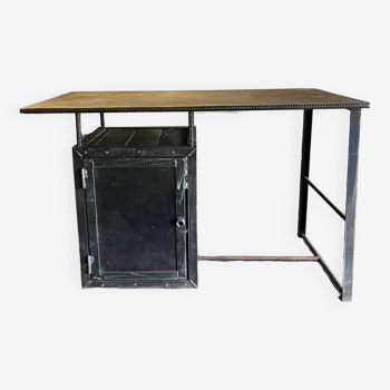 Small workshop furniture