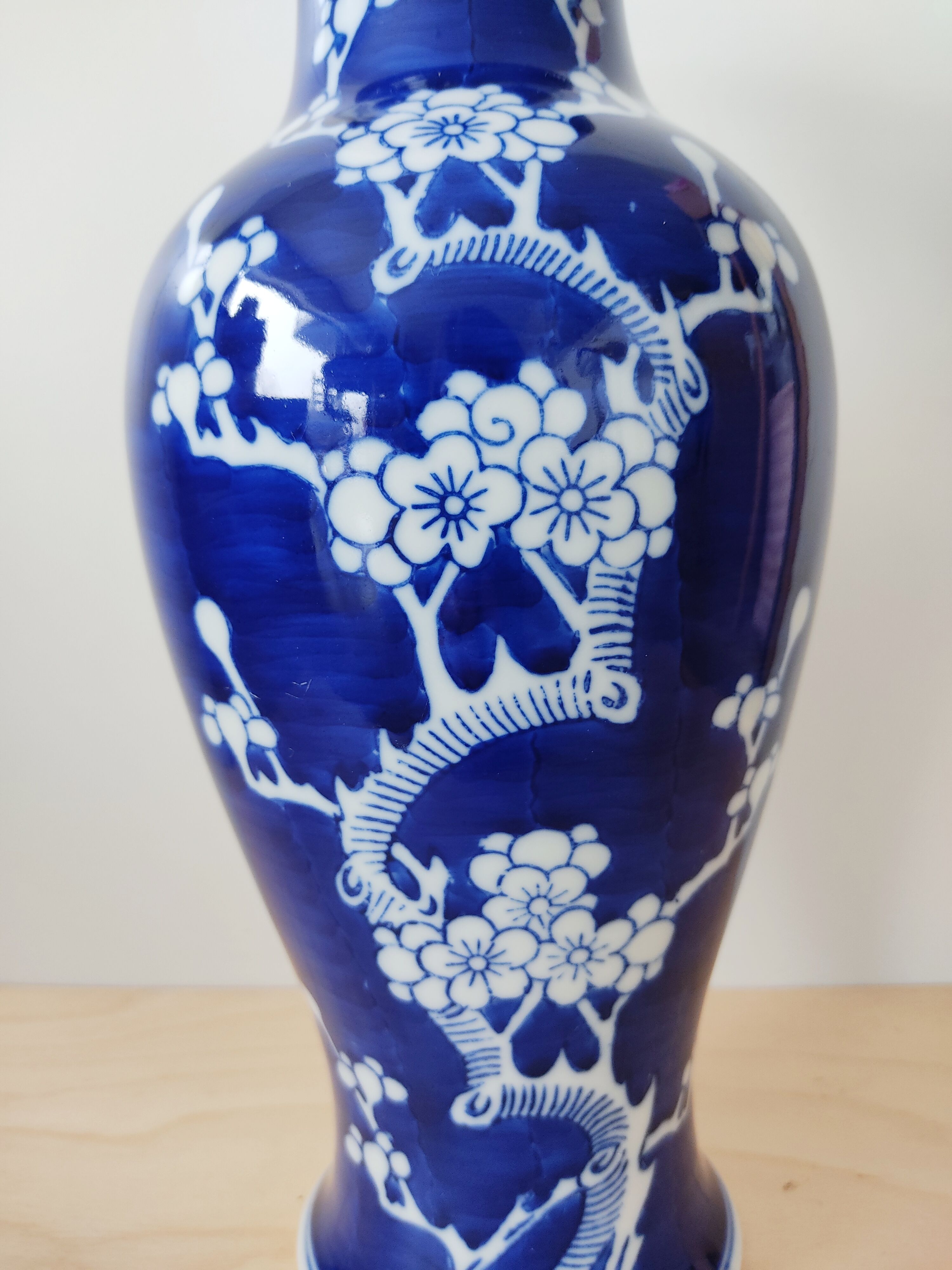 Chinese vase decorating plum blossoms
