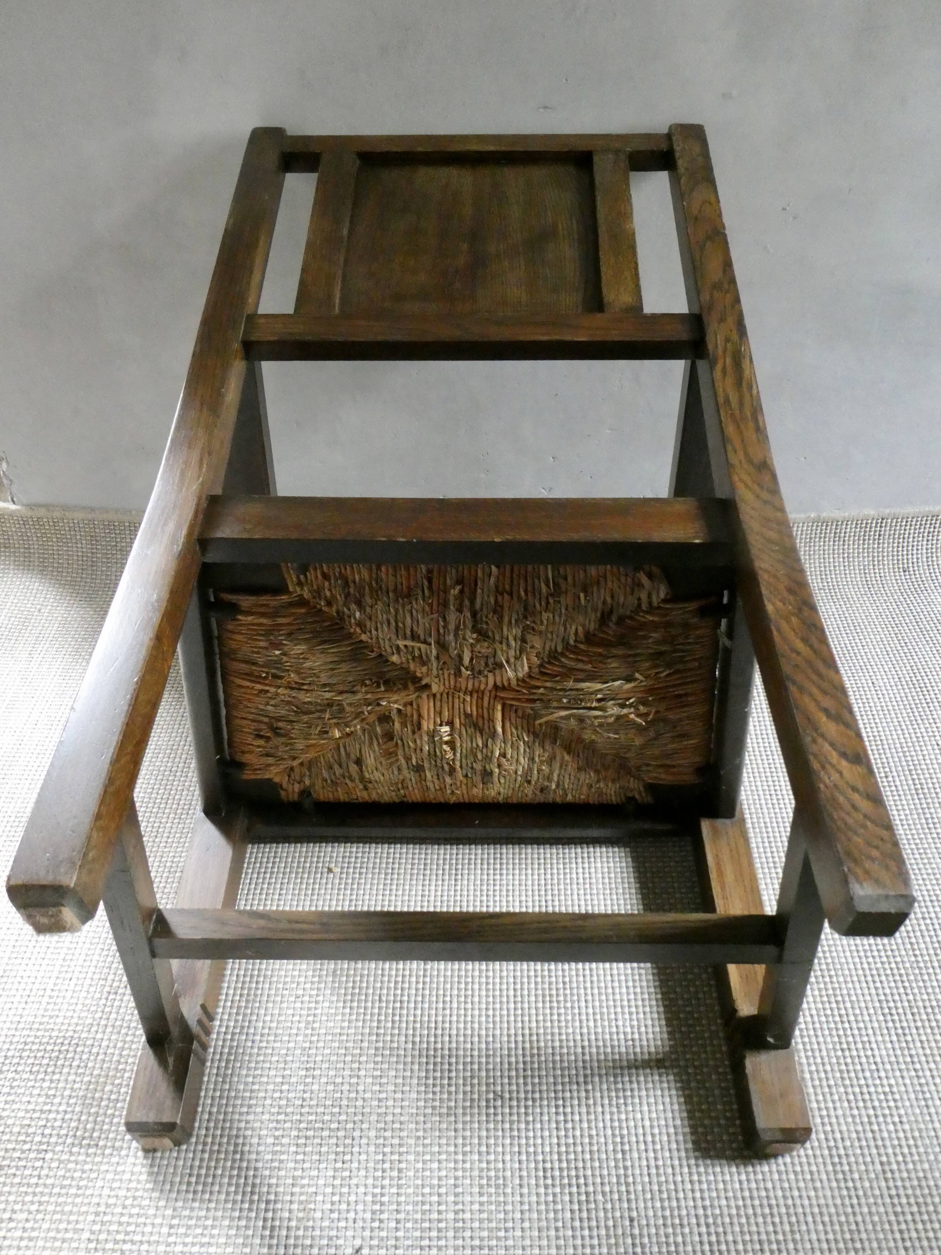 Armchair in carved solid wood with straw seat