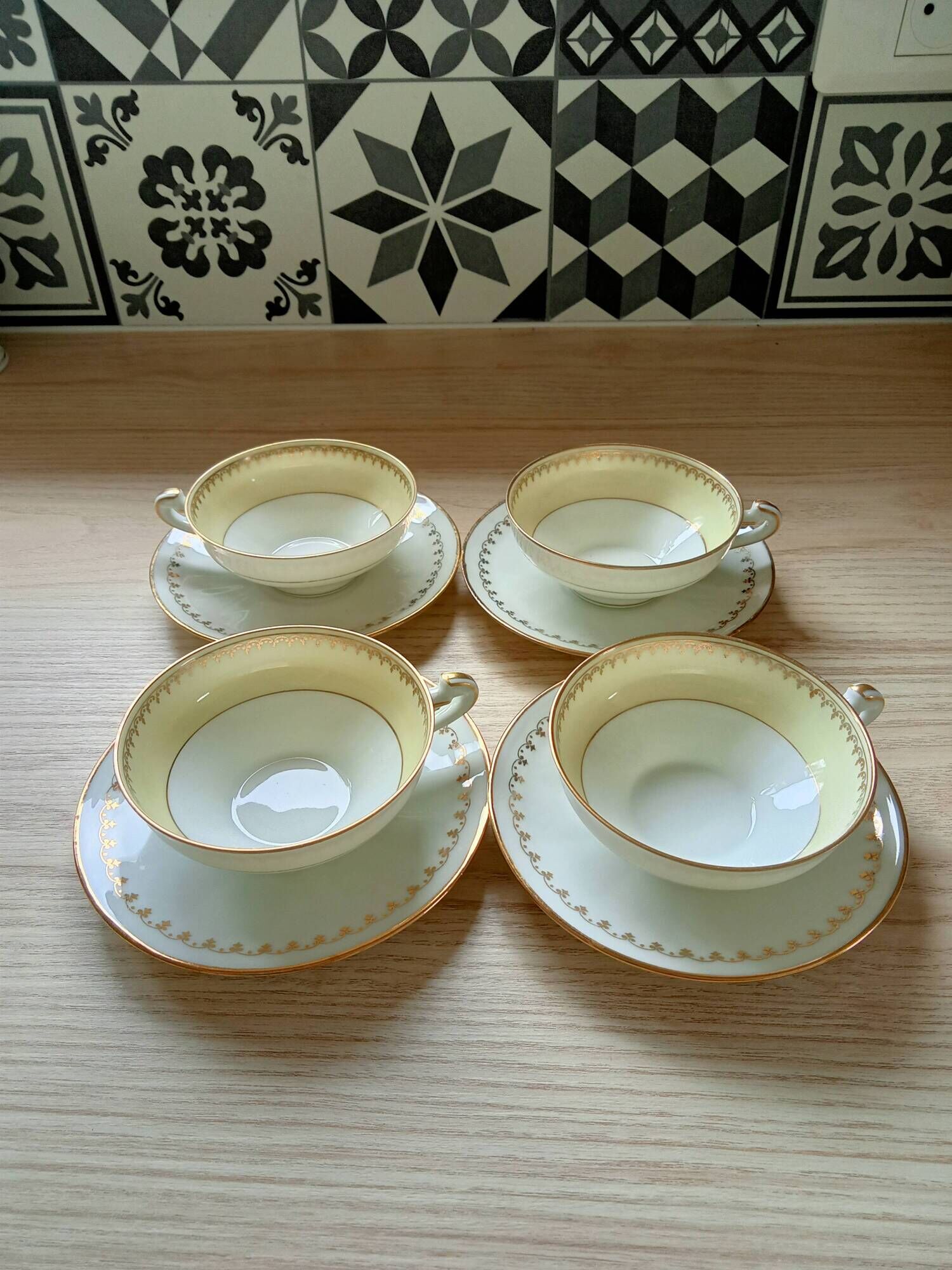 4 cups with 4 saucers Limoges, fine porcelain, coffee cups, white, light green, gold
