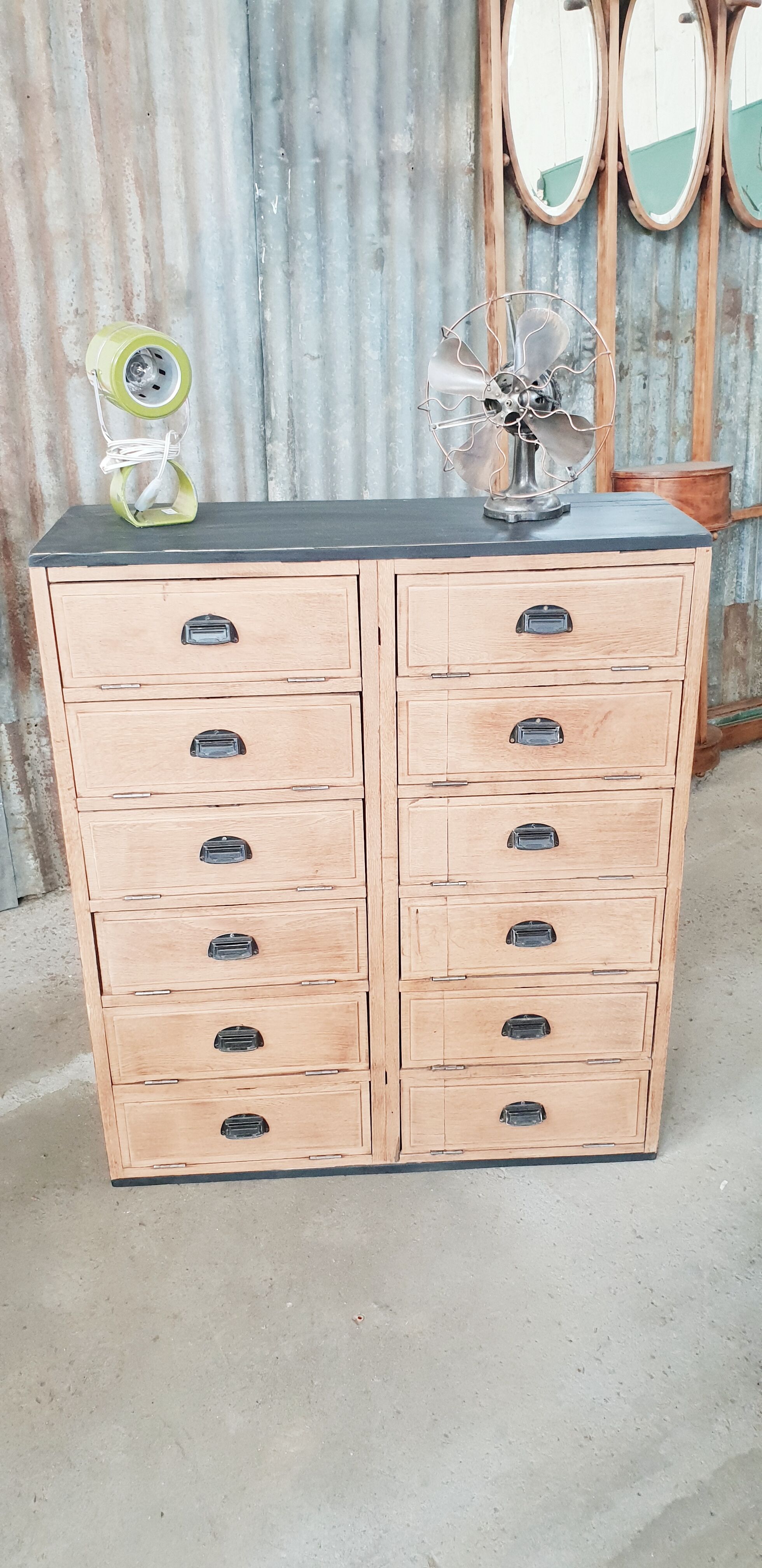 Notary valve cabinet