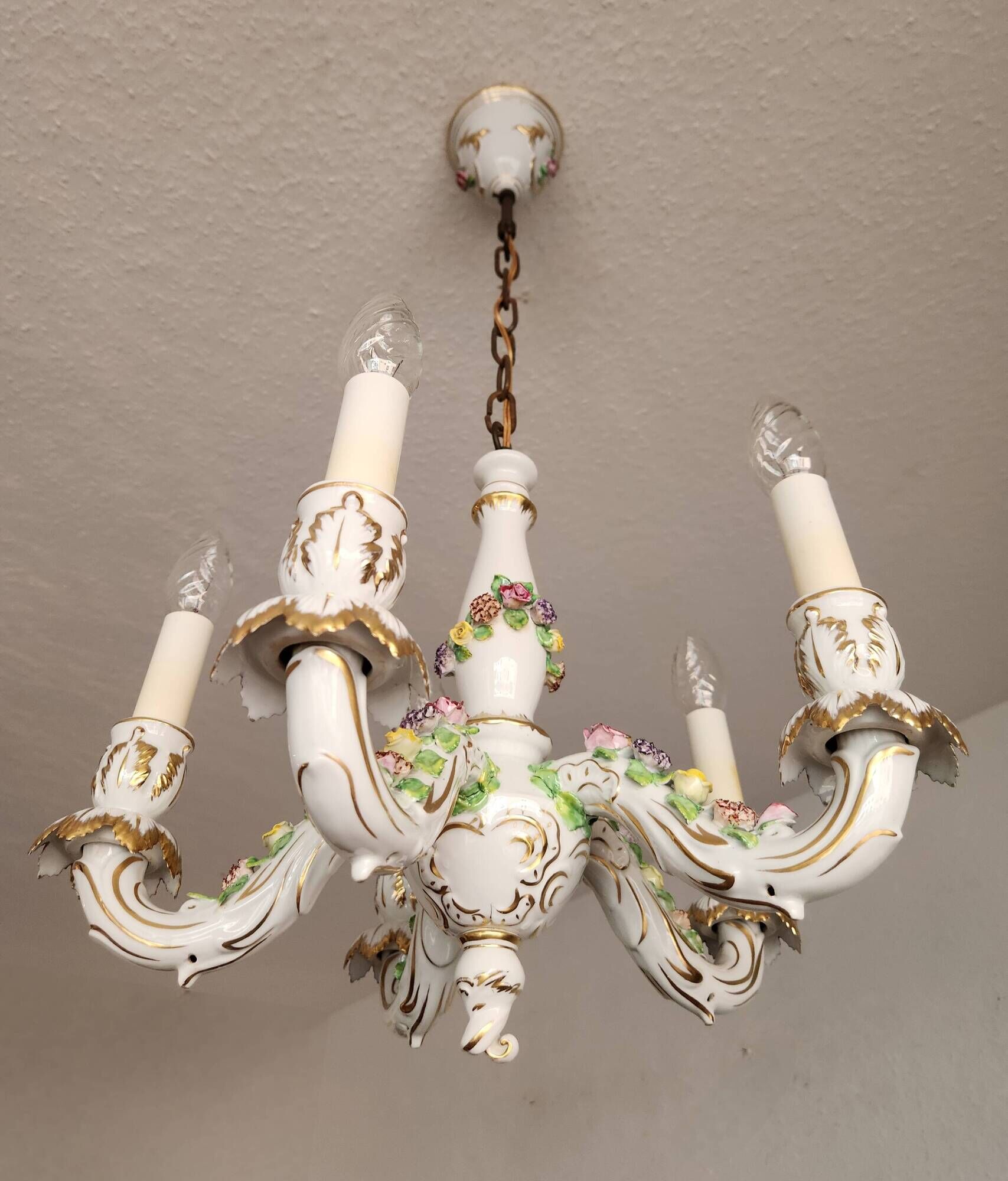 Handgeformt vergoldet vintage Porzellan Kronleuchter Capodimonte 1960er