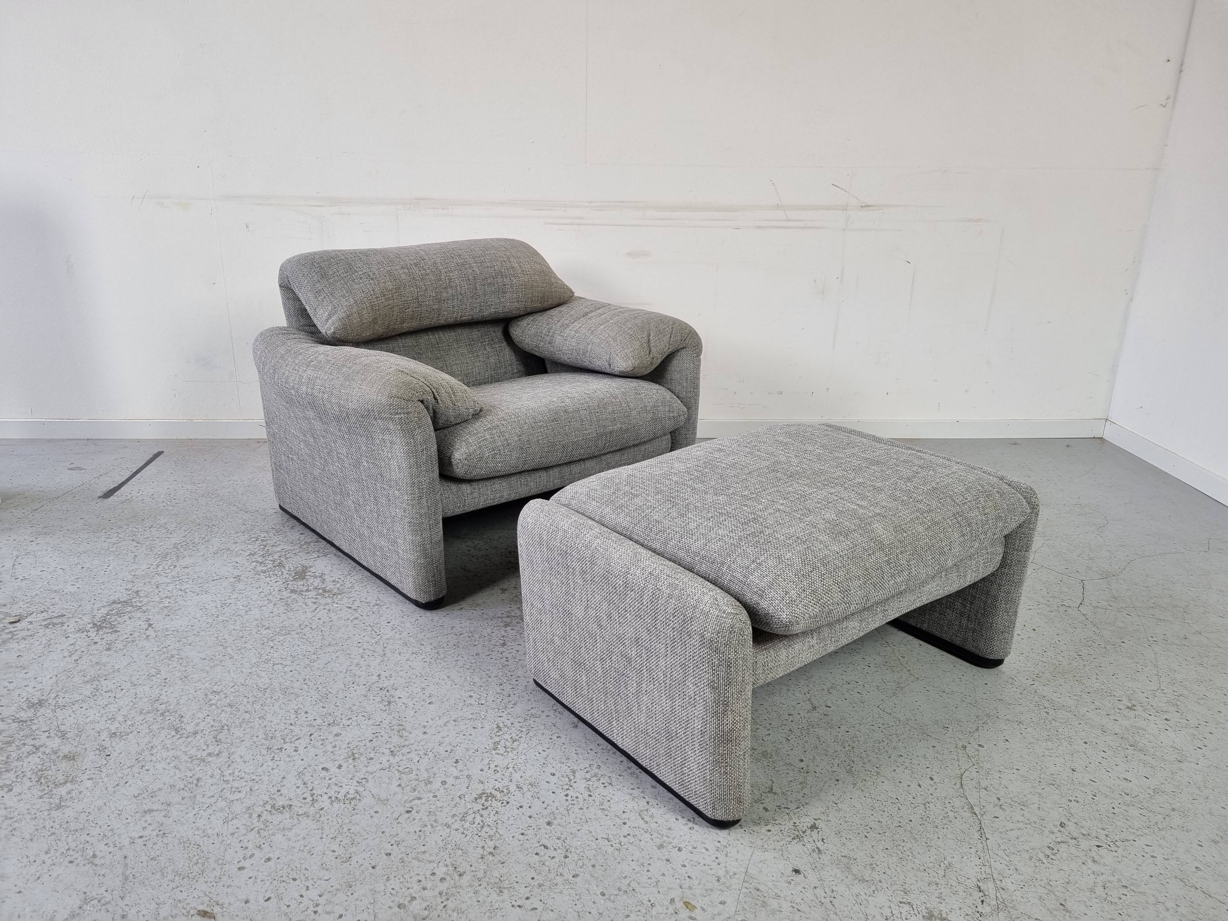 Armchair + ottoman Maralunga by Vico Magistretti for Cassina, 90s