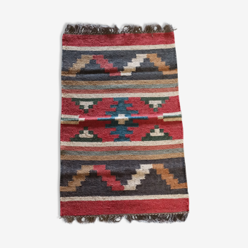 Kilim carpet in burlap and cotton. 60cm x 100cm