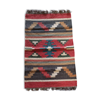 Tapis kilim en toile de jute et coton. 60cm x 100cm