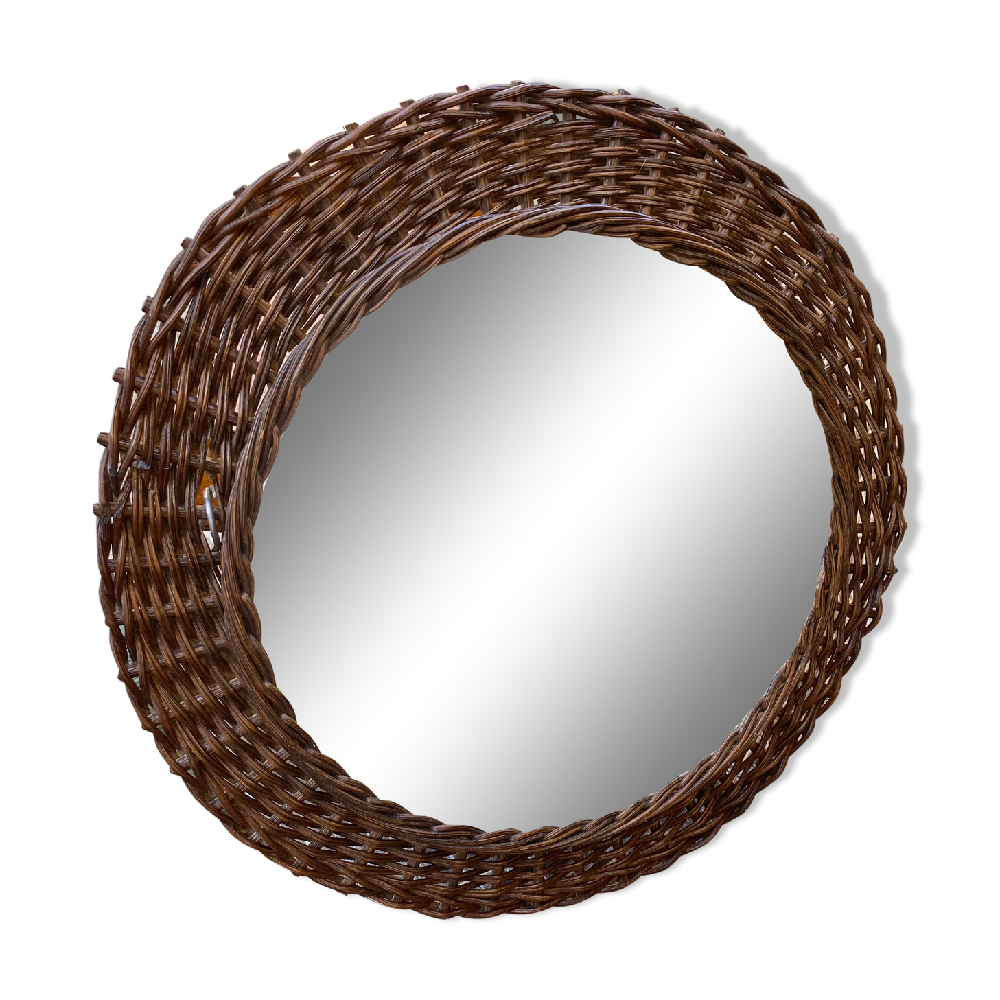 Round mirror in dark rattan