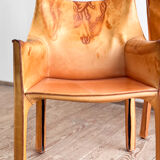 Paire de fauteuils Cab 413 par Mario Bellini en cuir beige patiné, Cassina