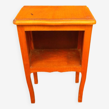 Drawer-less bedside table with a niche