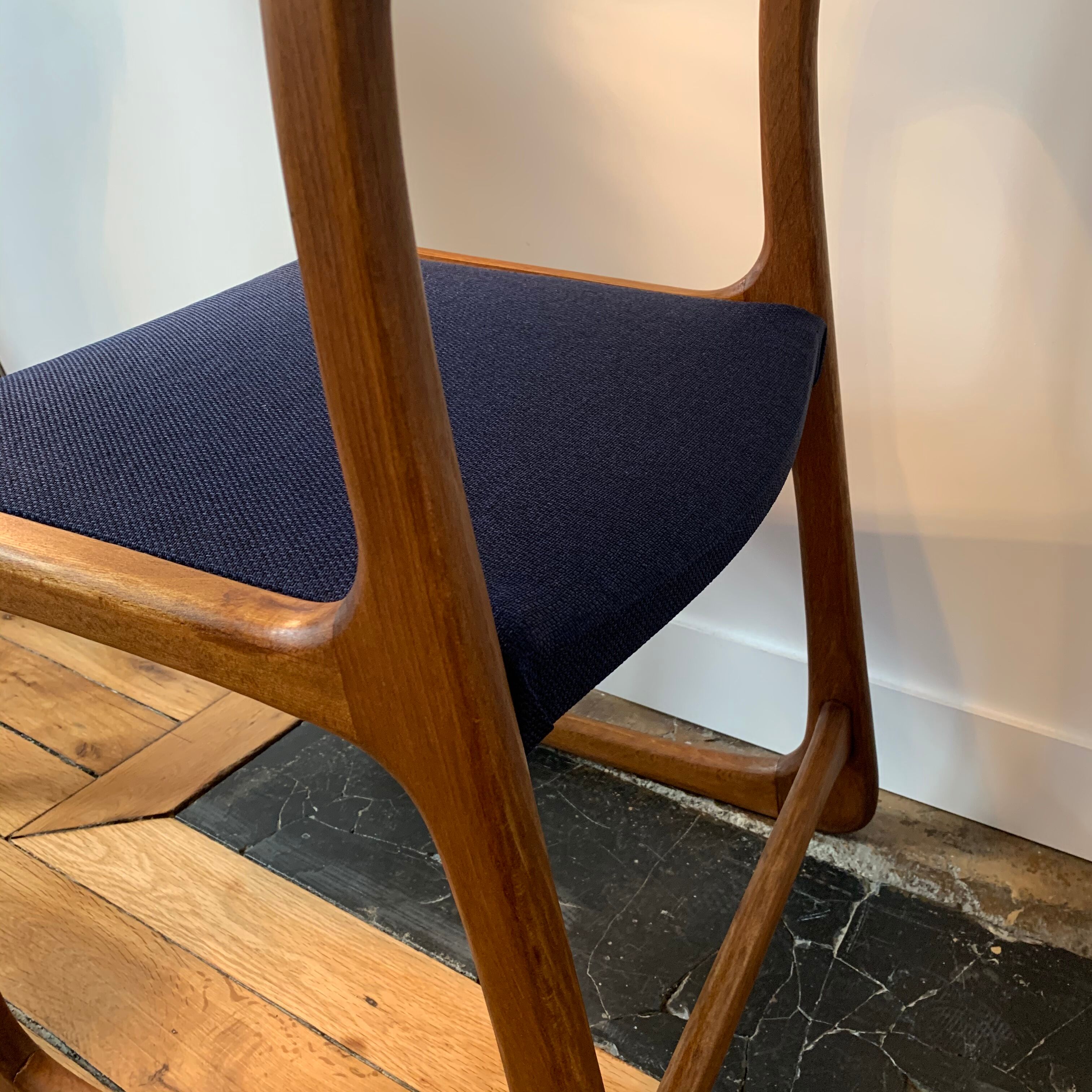 Baumann sled chair