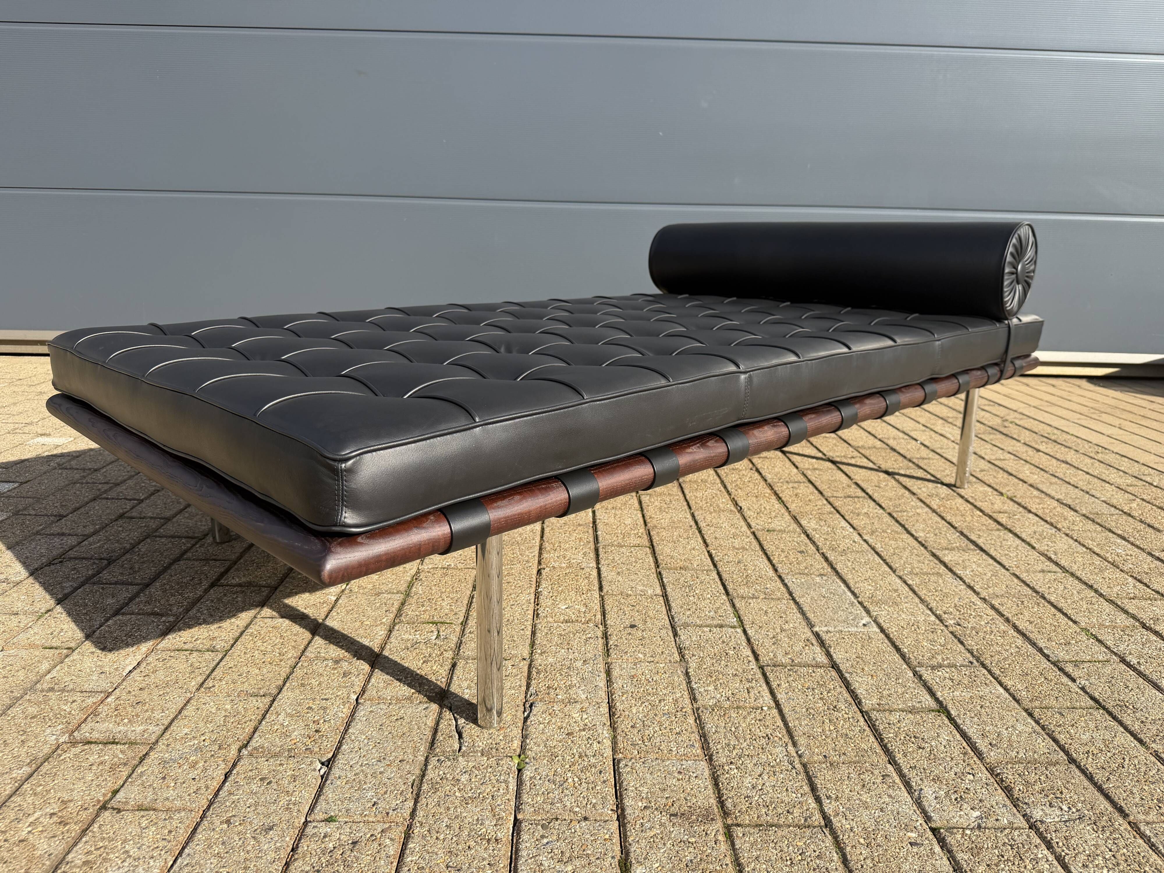 Knoll Barcelona Daybed Black Sabrina leather AS NEW!! Mies van der Rohe