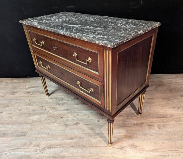 Commode de style Louis XVI en acajou, XIXe siècle