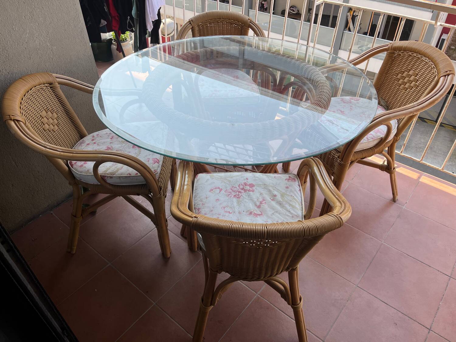 Table de terrasse et ses chaises