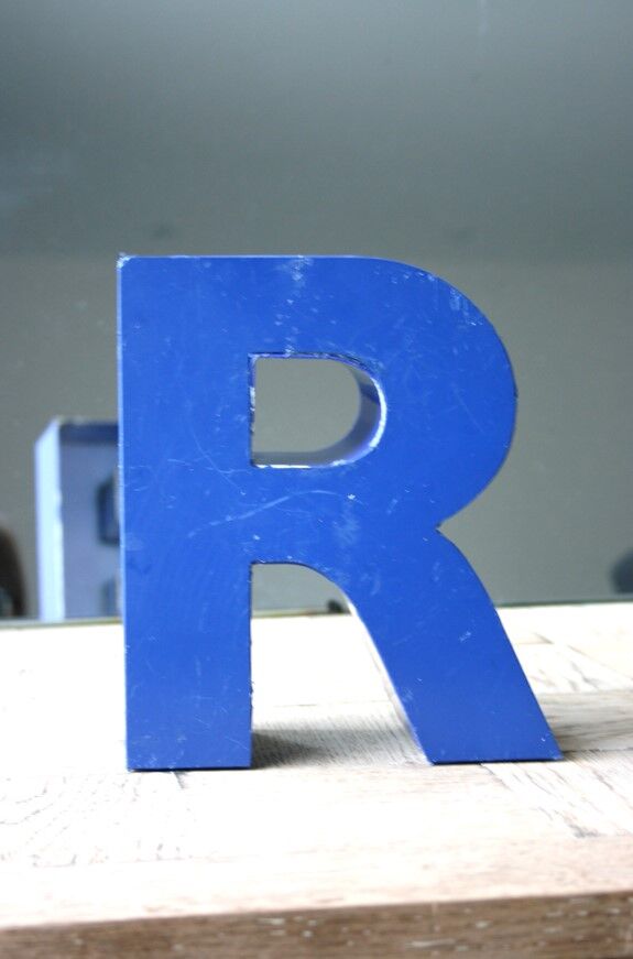Vintage blue sign letter R