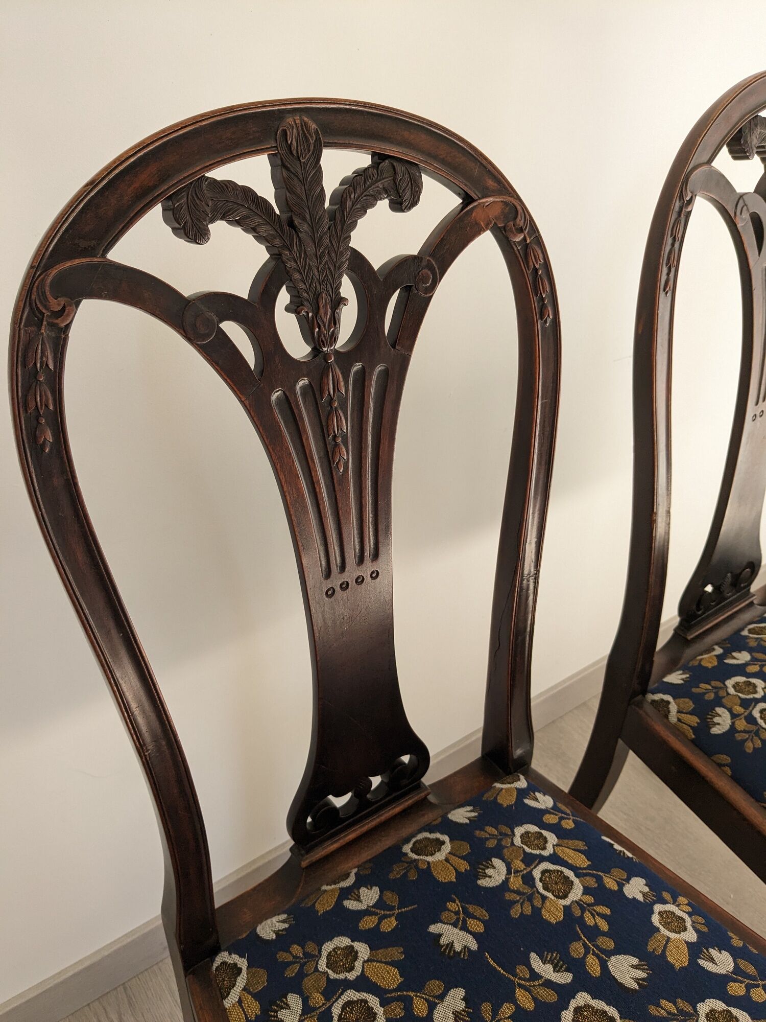 Pair of English Sheraton chairs in mahogany early twentieth century