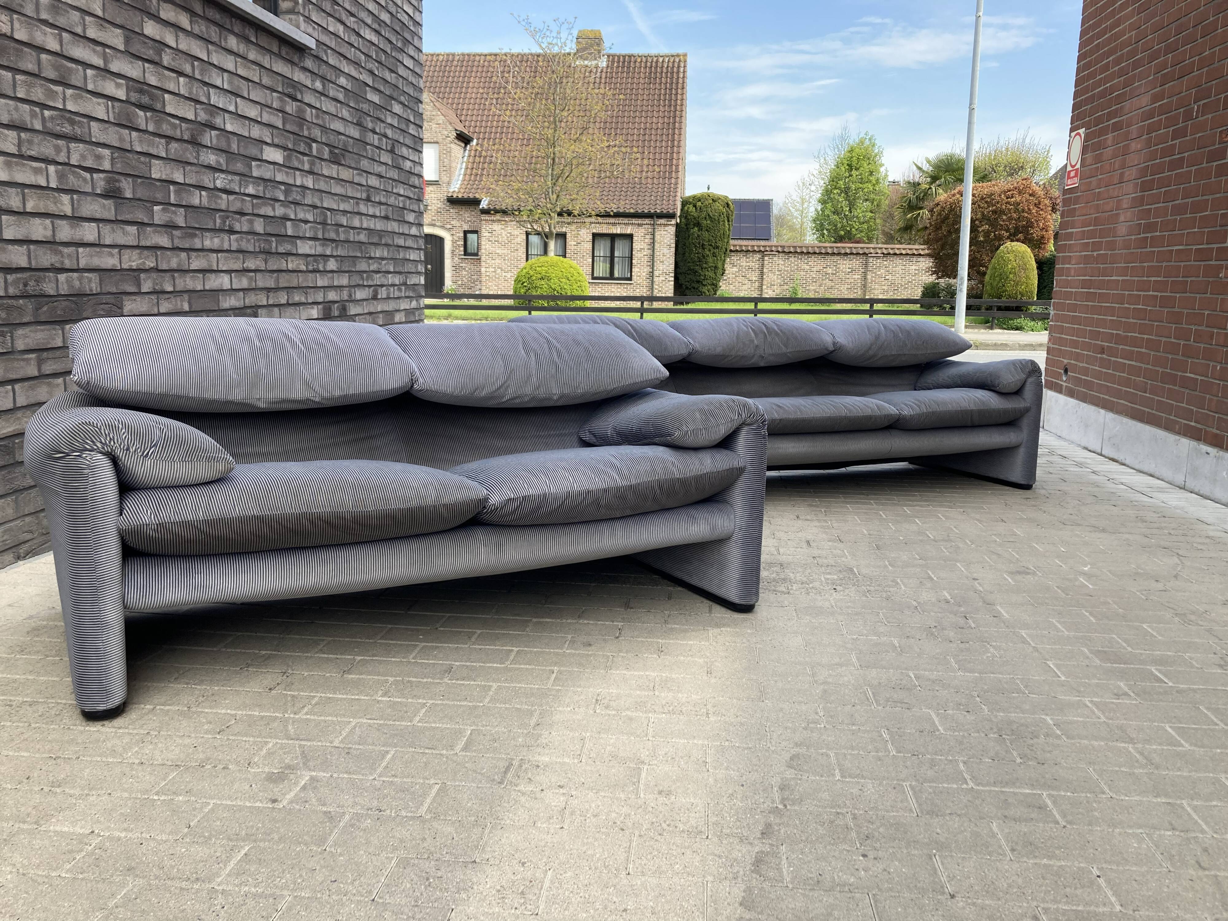 Set of 2 Maralunga sofas by Vico Magistretti for Cassina