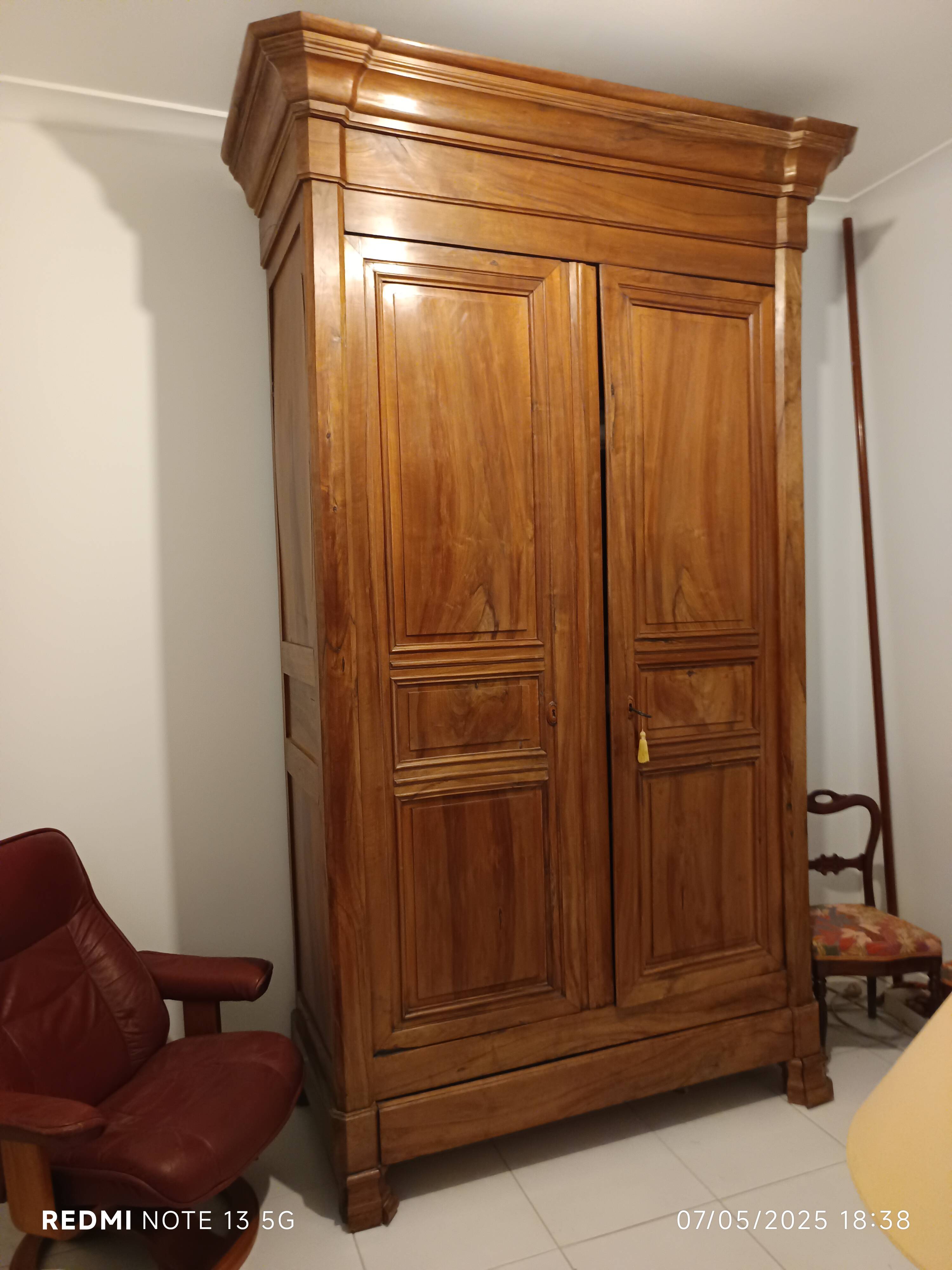 Armoire de chateau en noyer début XIXème