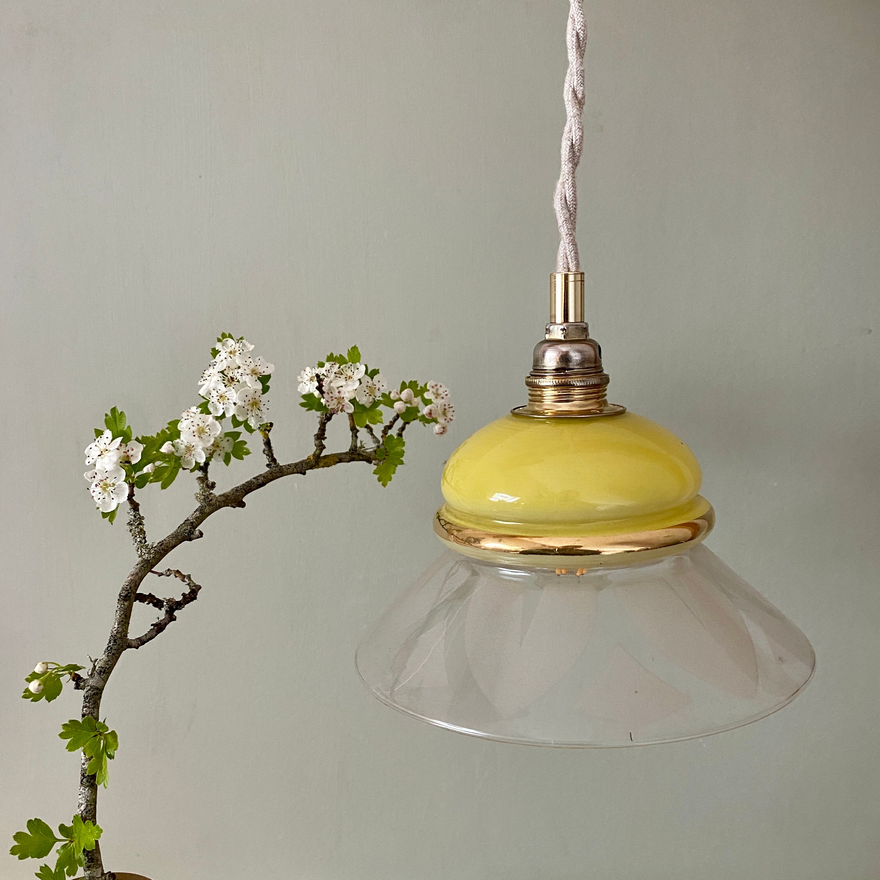 Vintage lampshade ride in yellow and transparent glass