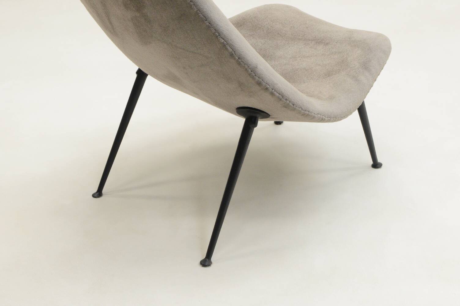 Model 122 chair by Theo Ruth for Artifort, 1950s The Netherlands.