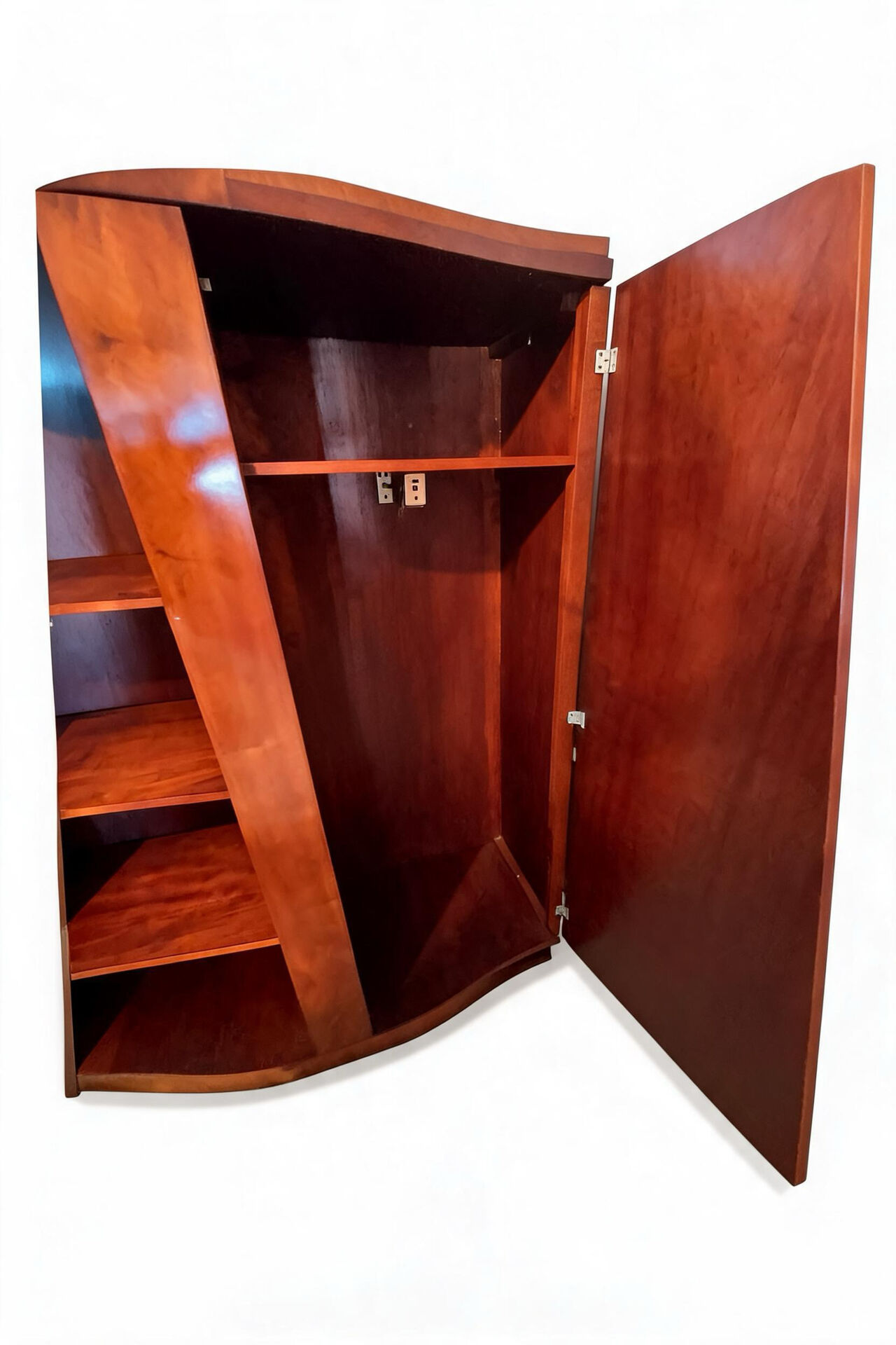 Armoire Art Déco ronce de noyer, marqueterie, portes galbées—années 30