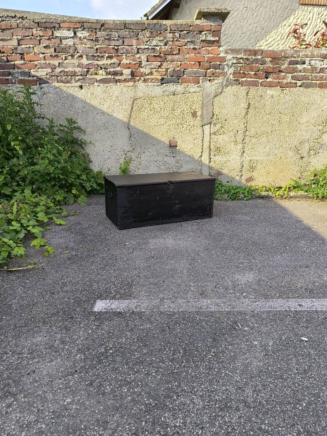 Wooden transport trunk from the 1930s