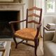 Fauteuil en chêne style Louis XV