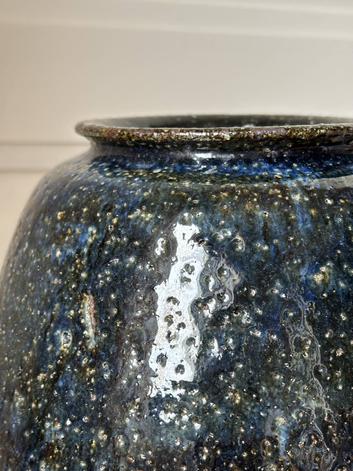 Vase en grès signé Delahaye 