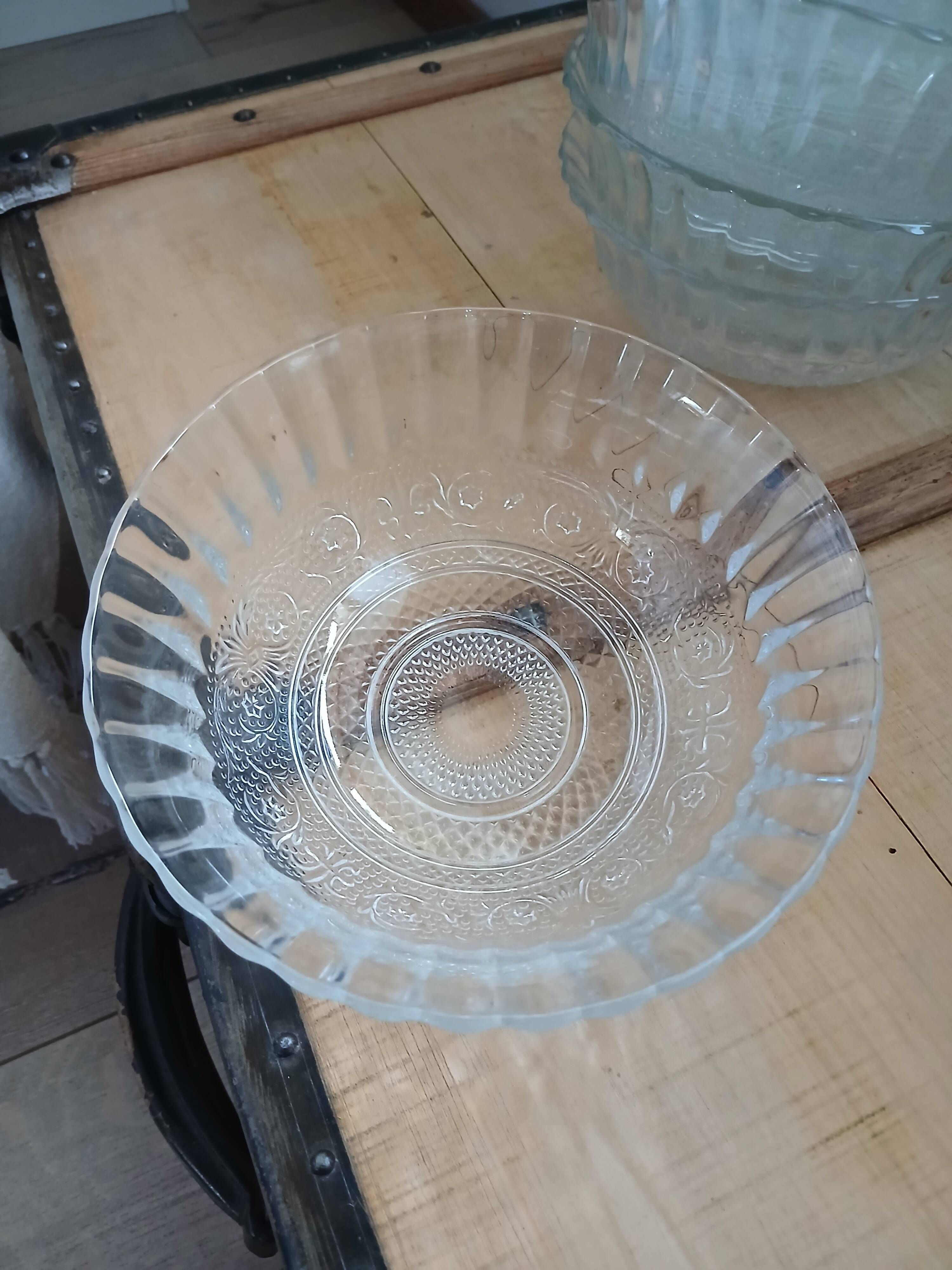 7 petits saladiers vintages en verre pressé 