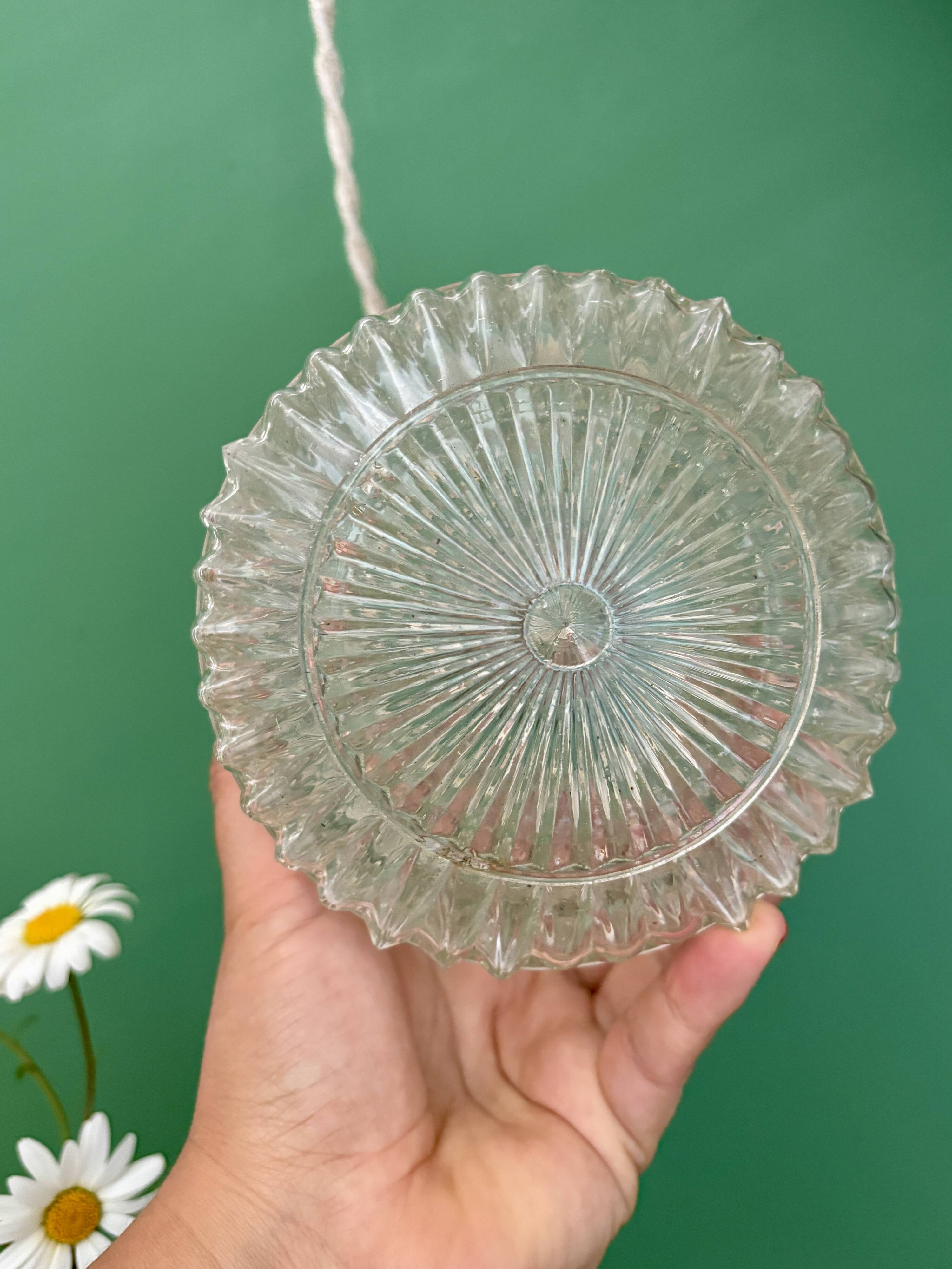 Suspension globe vintage en verre moulé