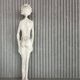Sculpture en fibre de verre à taille réelle d'une femme, dans le style de Giacometti. France, années 1970.