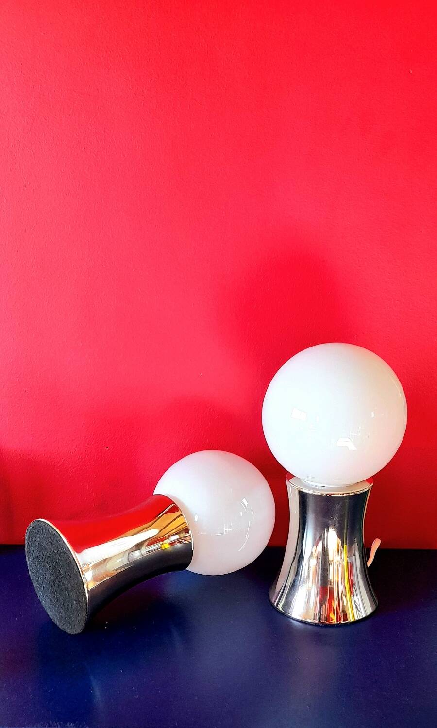 Pair of chromed metal and opaline lamps, 1980.