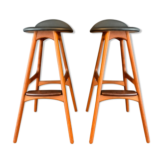 Oddense Maskinsnedkeri , Rare pair of Scandinavian stool .