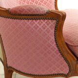 Vintage shepherdess armchair in pink velvet.