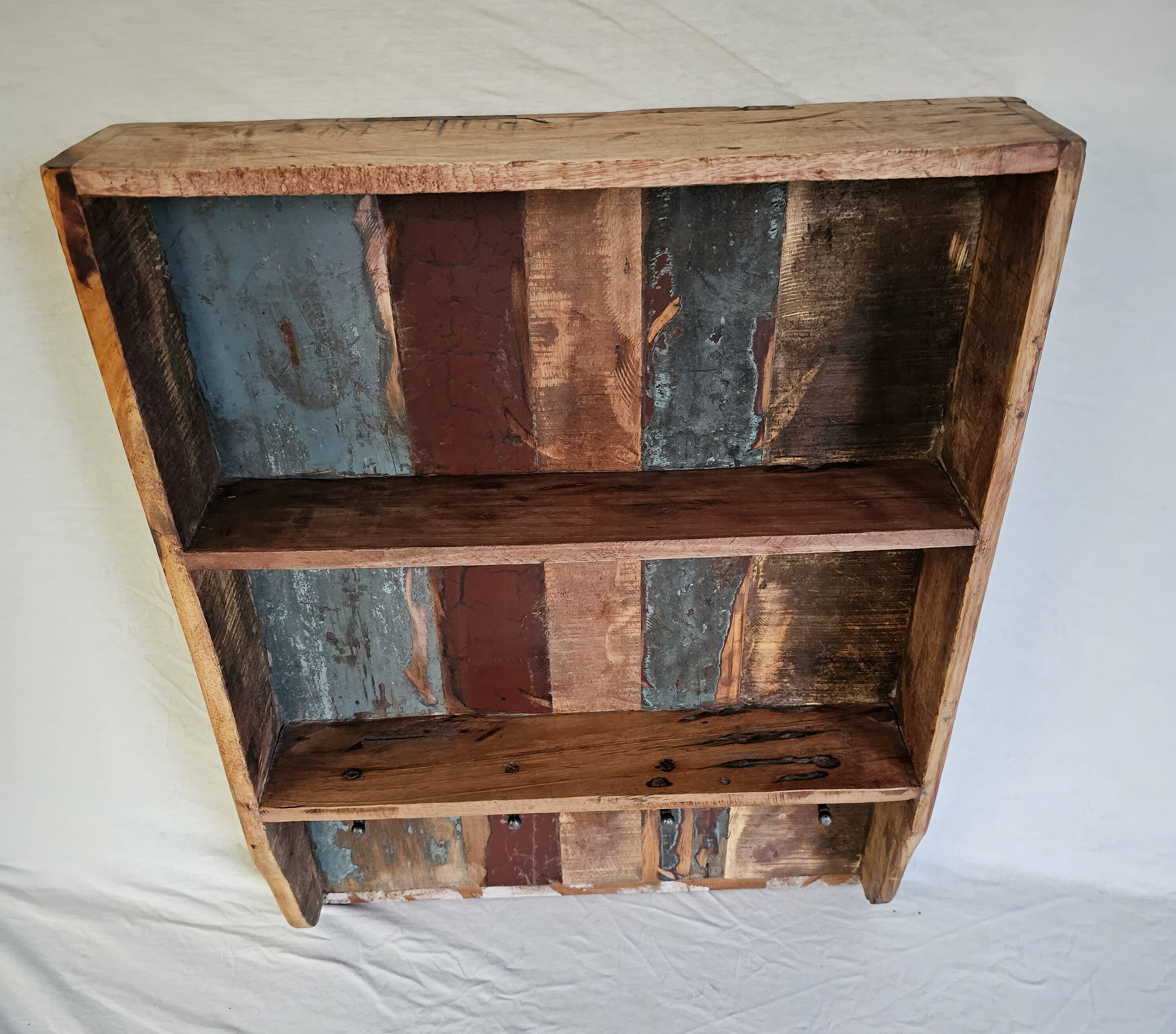 Wall shelf 3 shelves + 4 hooks cast iron in polychrome wood