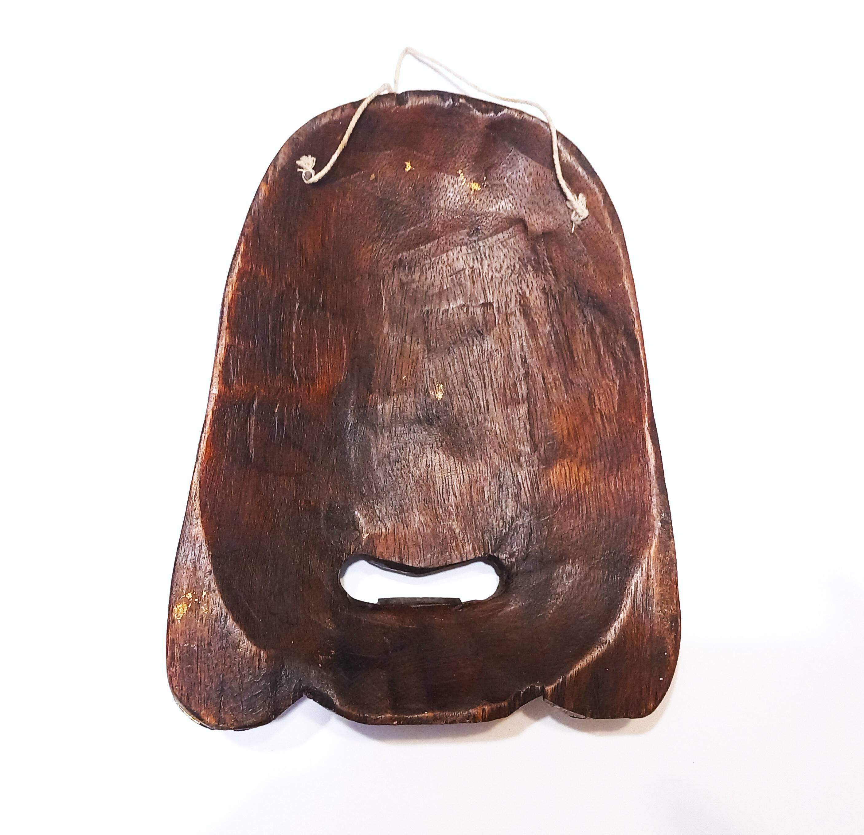 Ancien masque en bois de Boudha