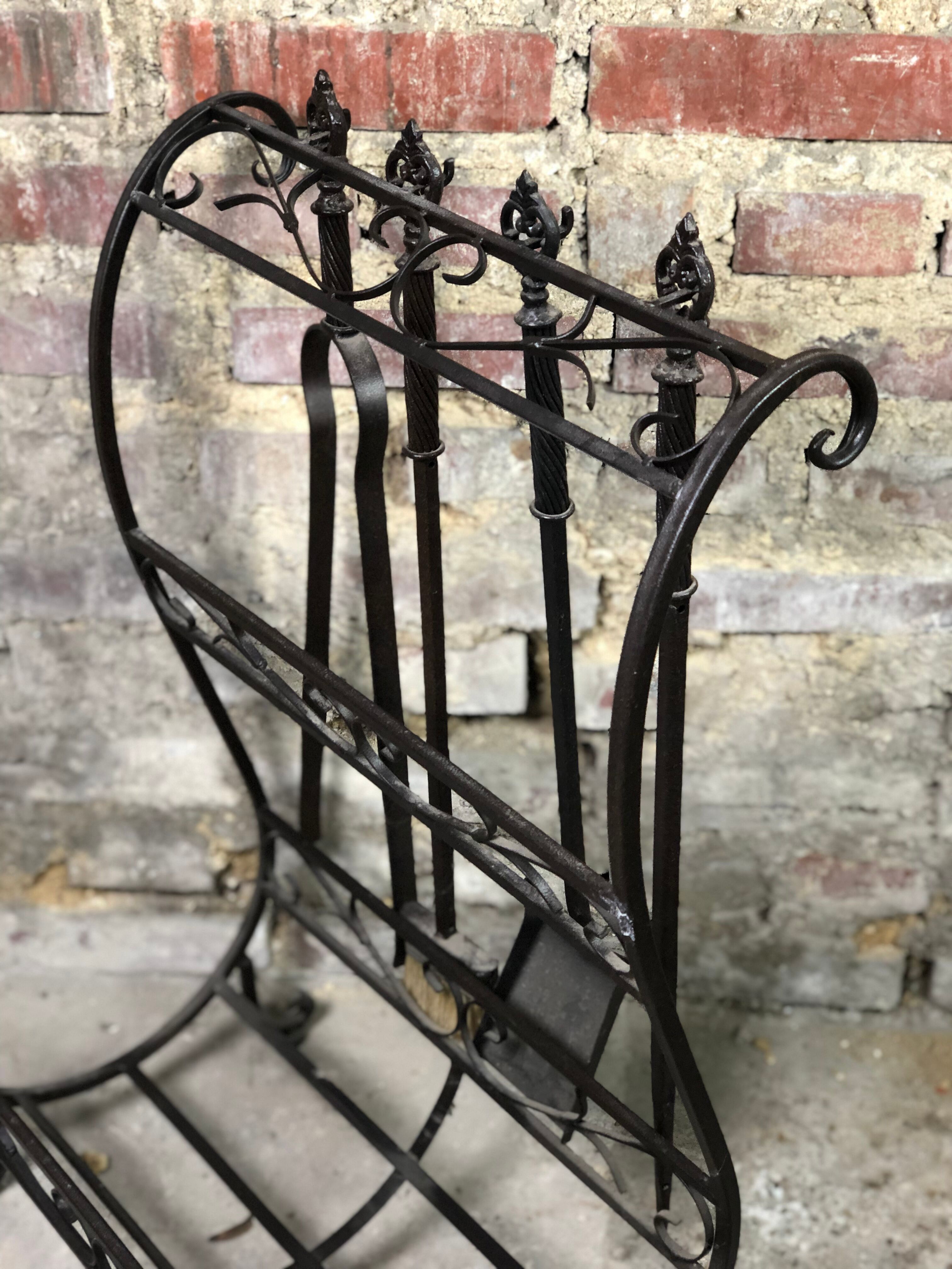 Servant / wrought iron log holder