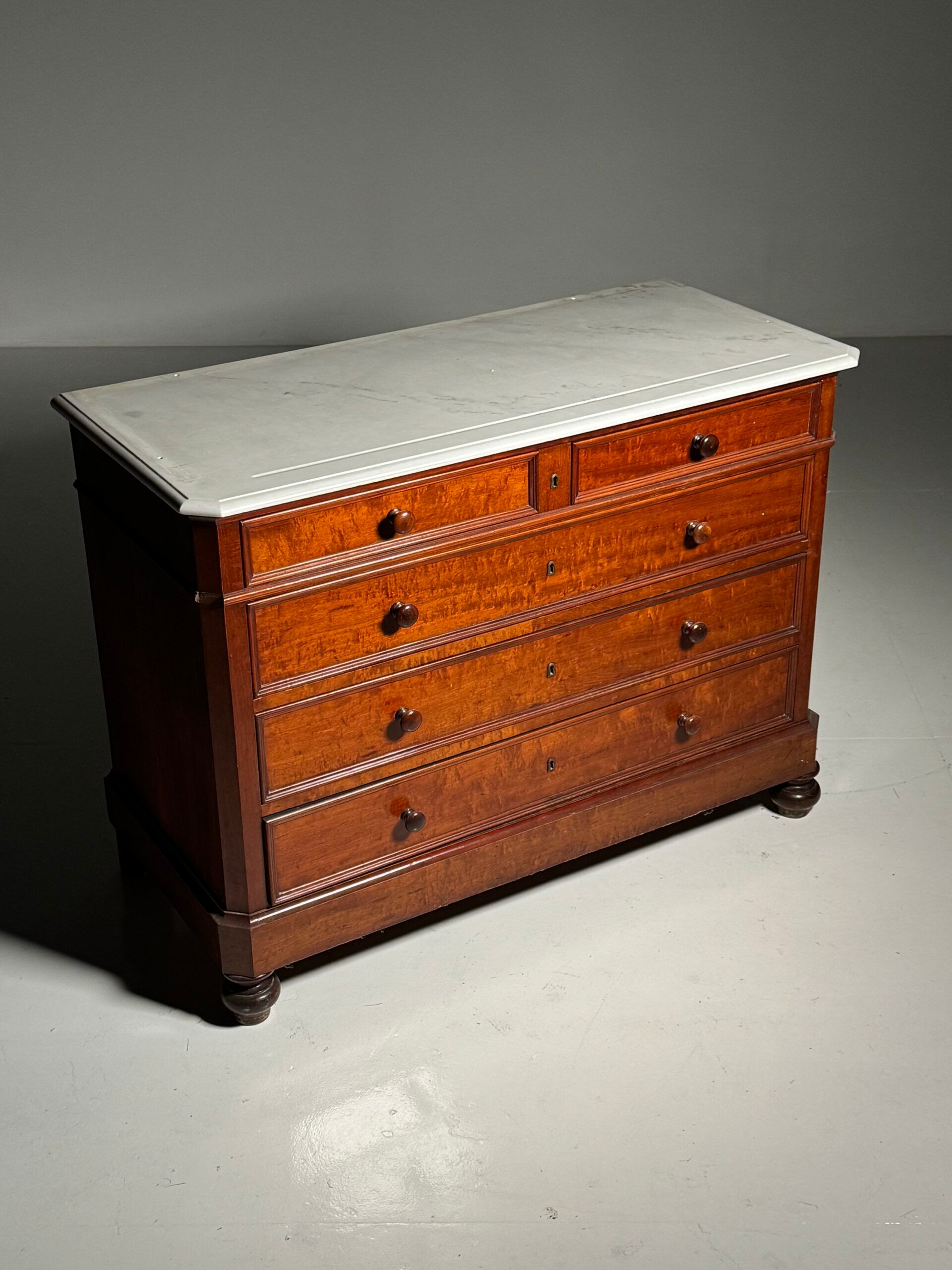 Mahogany chest of drawers 19th century