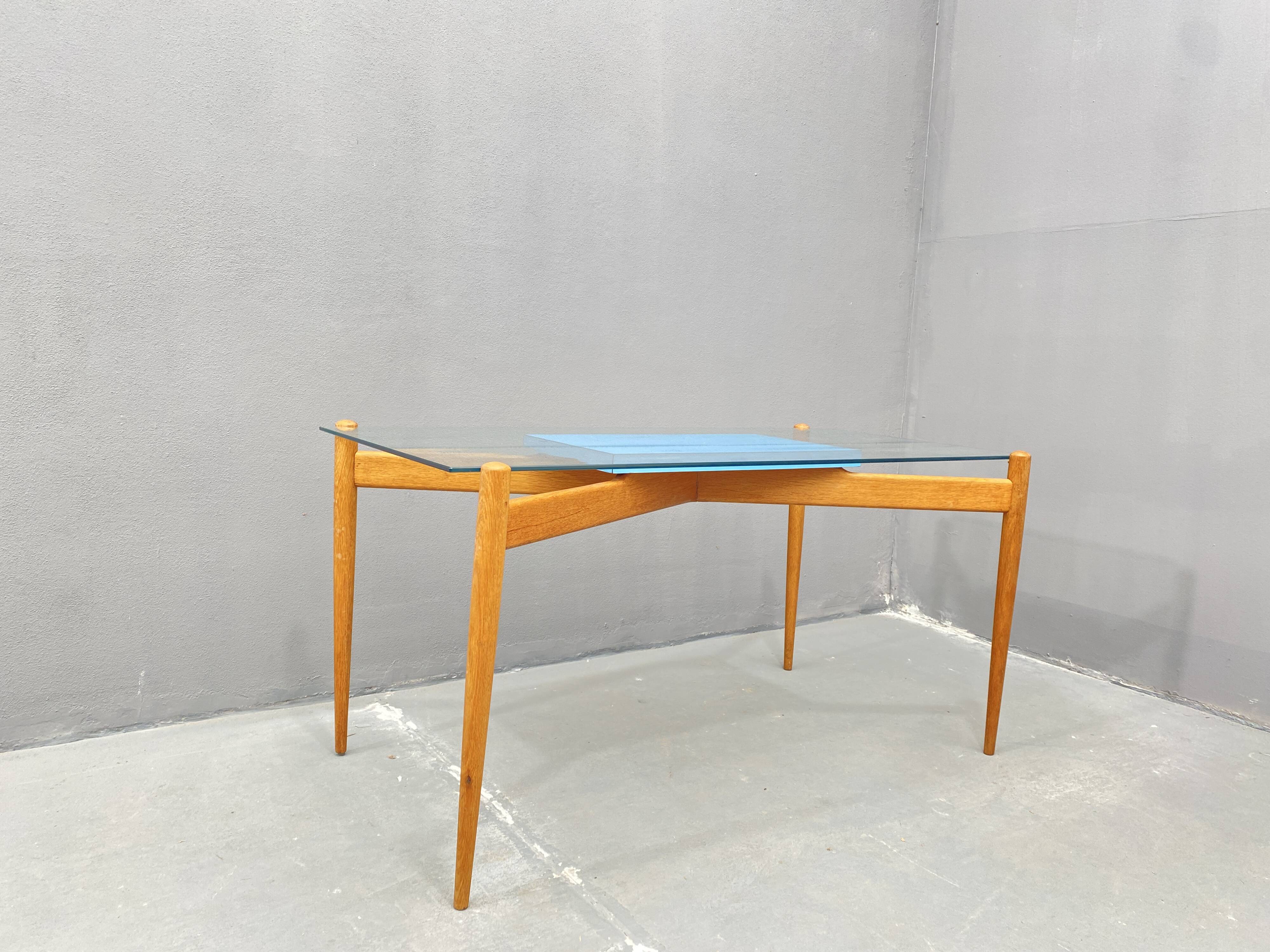 Table basse en verre avec cadre en bois, années 1960, Tchécoslovaquie