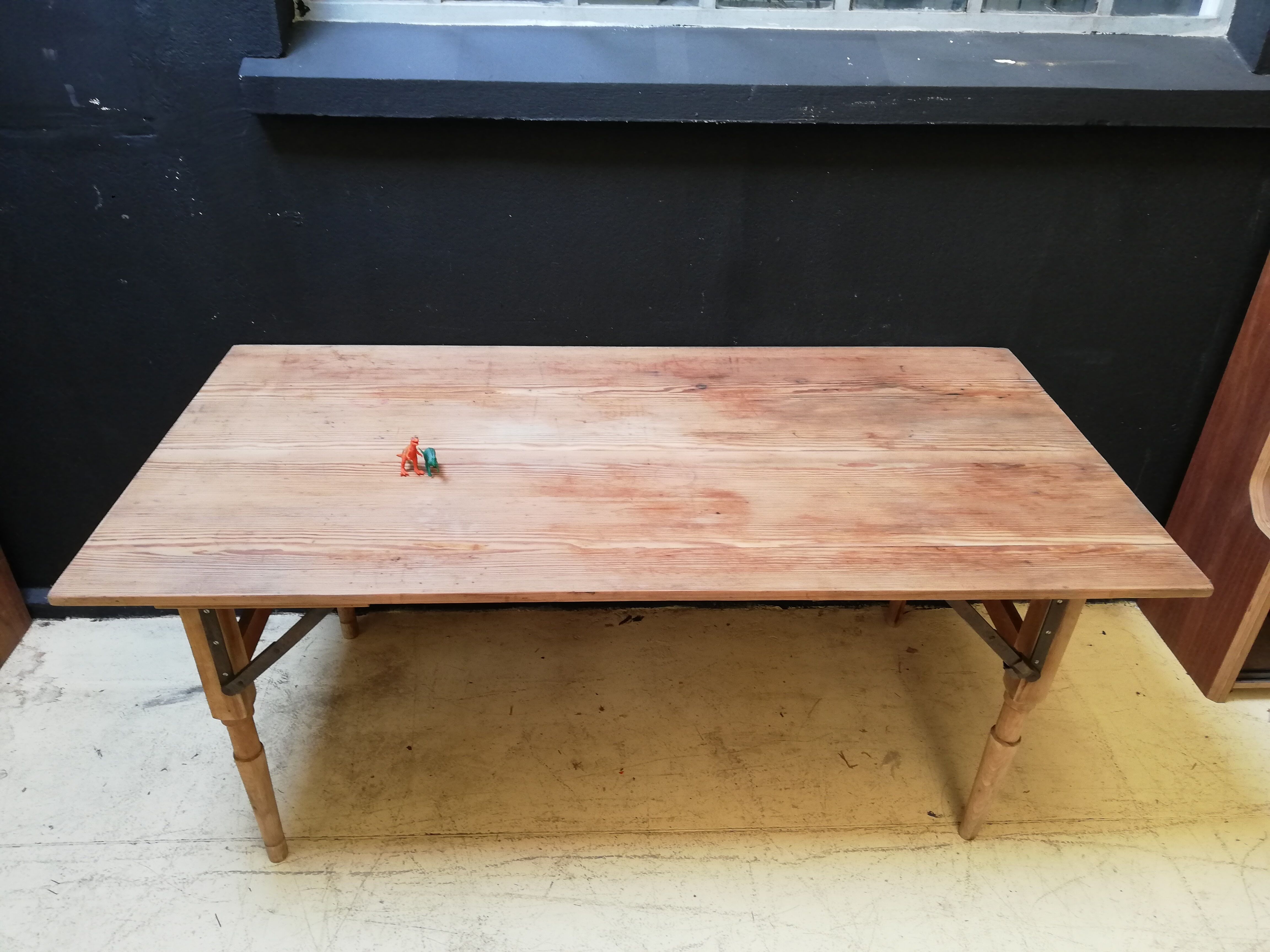 Folding table in wood brewery-guinguette, 6/8 cutlery