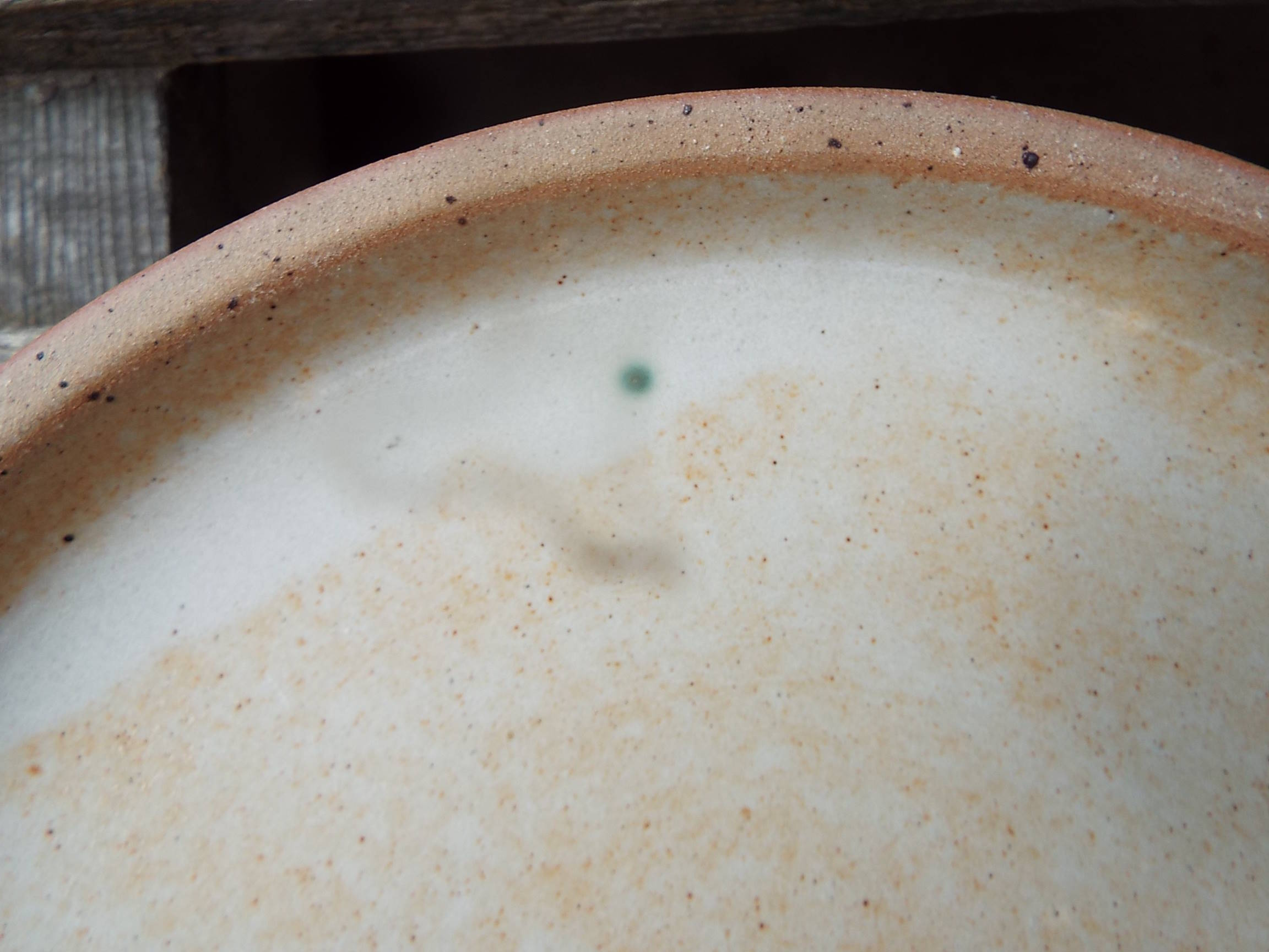 6 flat stoneware plates