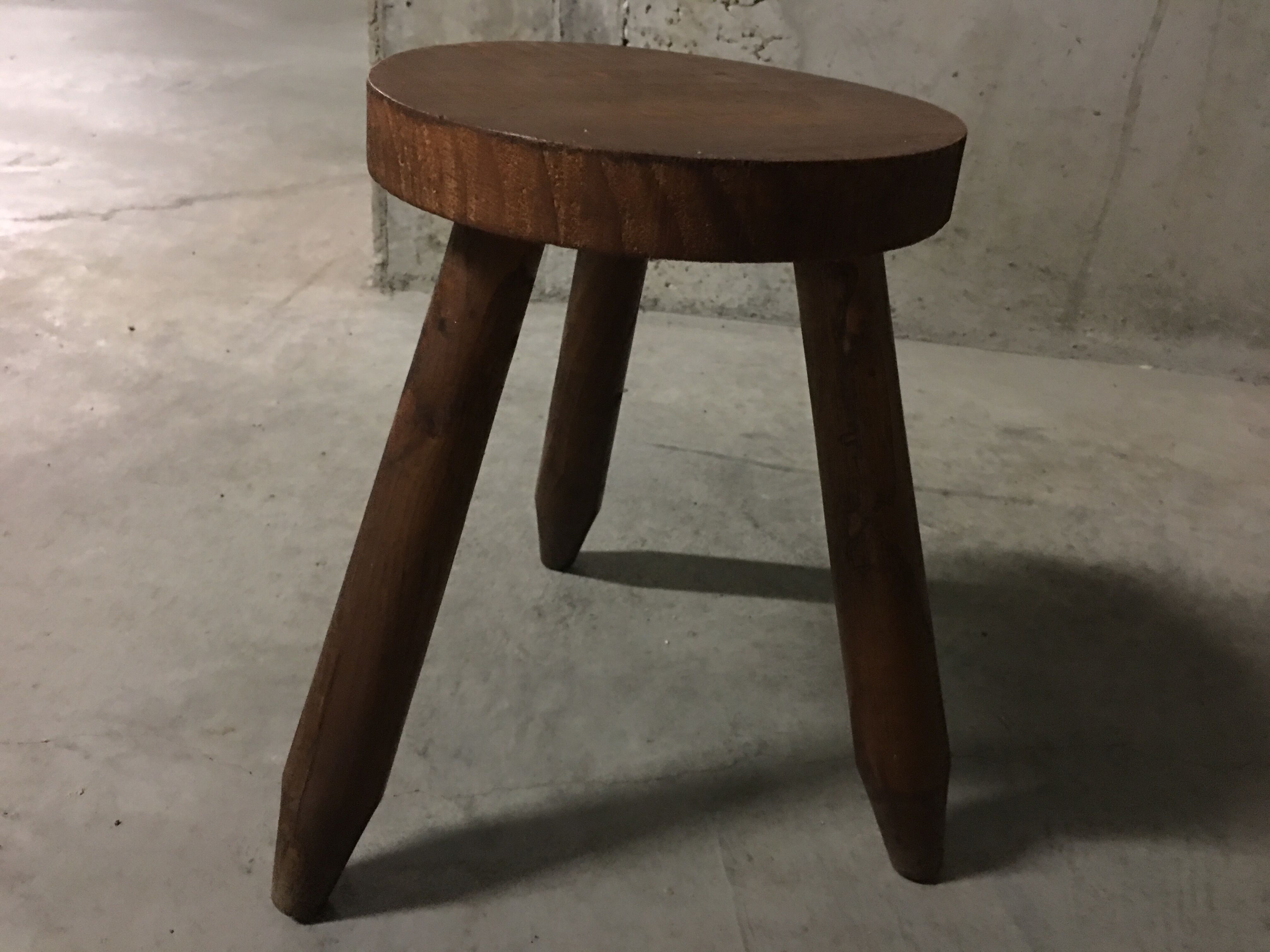 Tabouret de ferme tripode