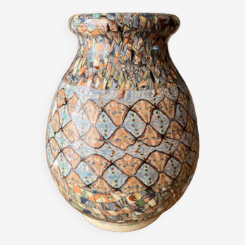 Petit vase de Vallauris en terre mosaïquée signé Gerbino