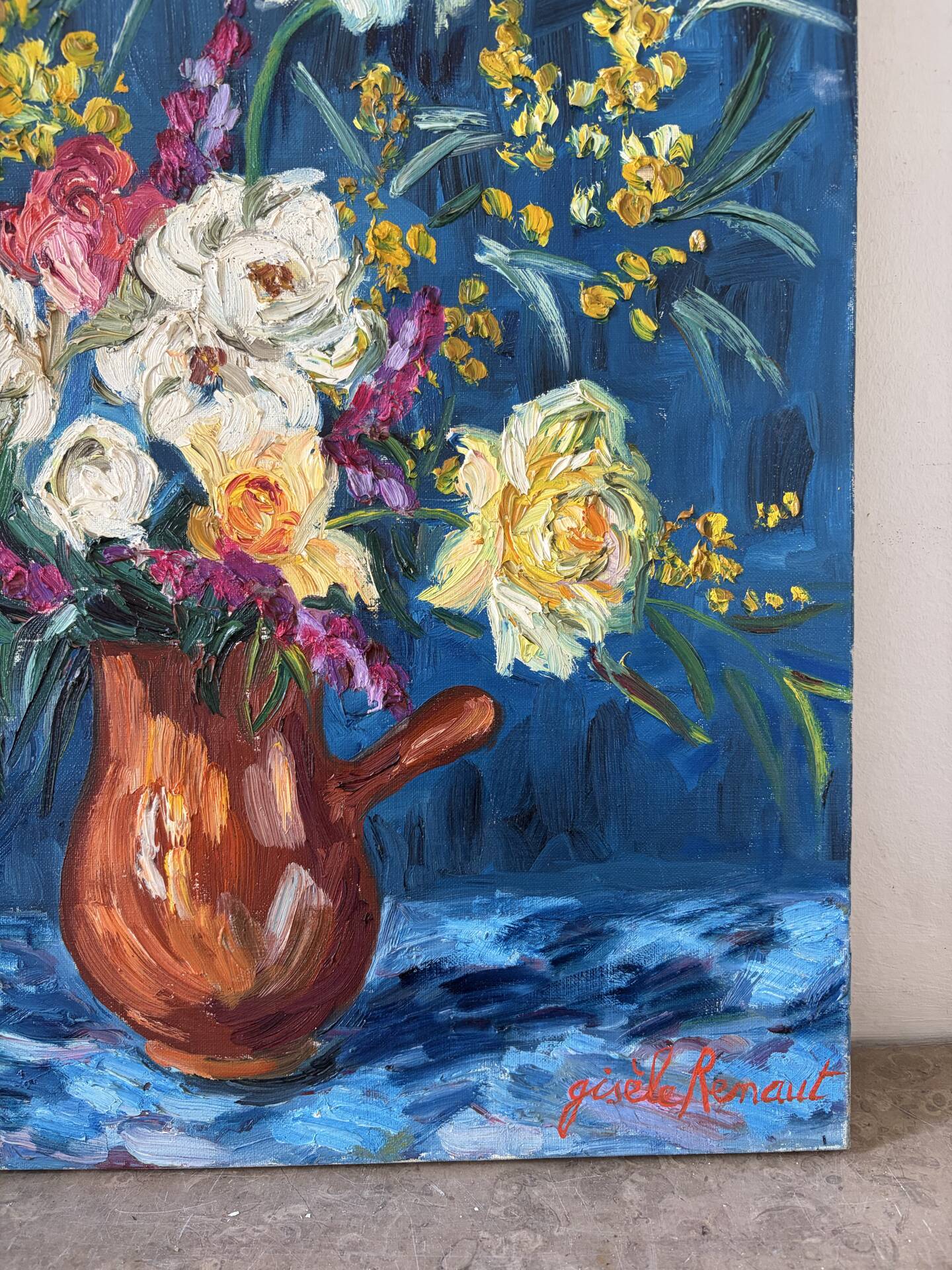 Bouquet on a blue background, oil on canvas signed Gisèle Renaut.