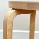 Tabouret Alvar Aalto 60 en contreplaqué de bouleau par Artek