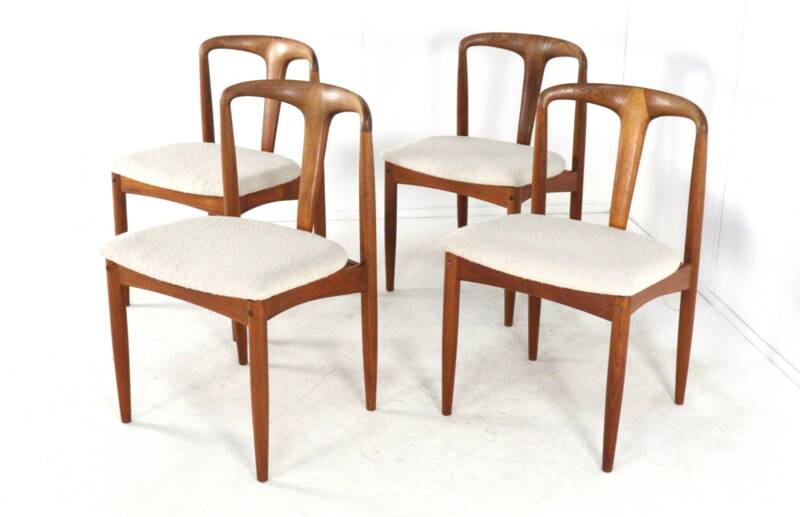 Set of 4 Johannes Andersen for Uldum Juliane chairs - fully restored