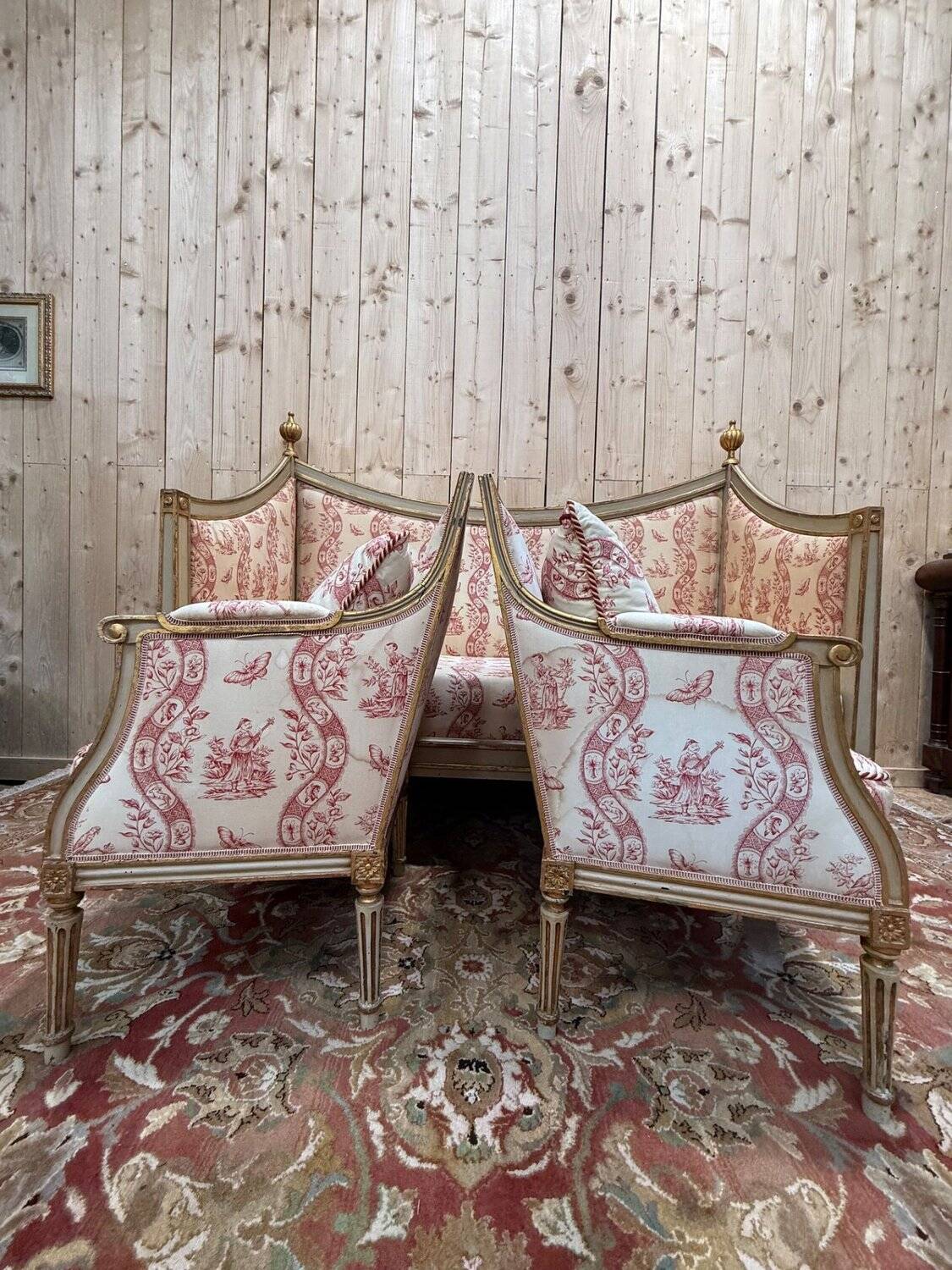 Salon canapé et paire de bergères – Époque Louis XVI – Bois réchampi et toi
