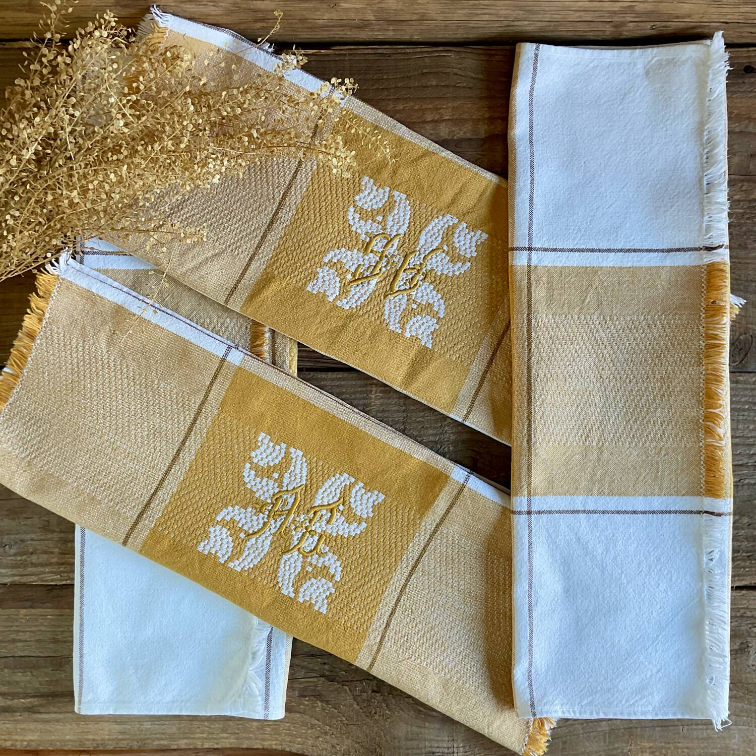 4 vintage embroidered napkins