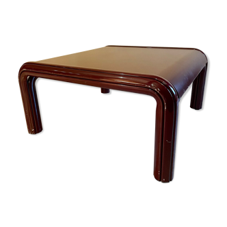 Knoll coffee table by Gae Aulenti