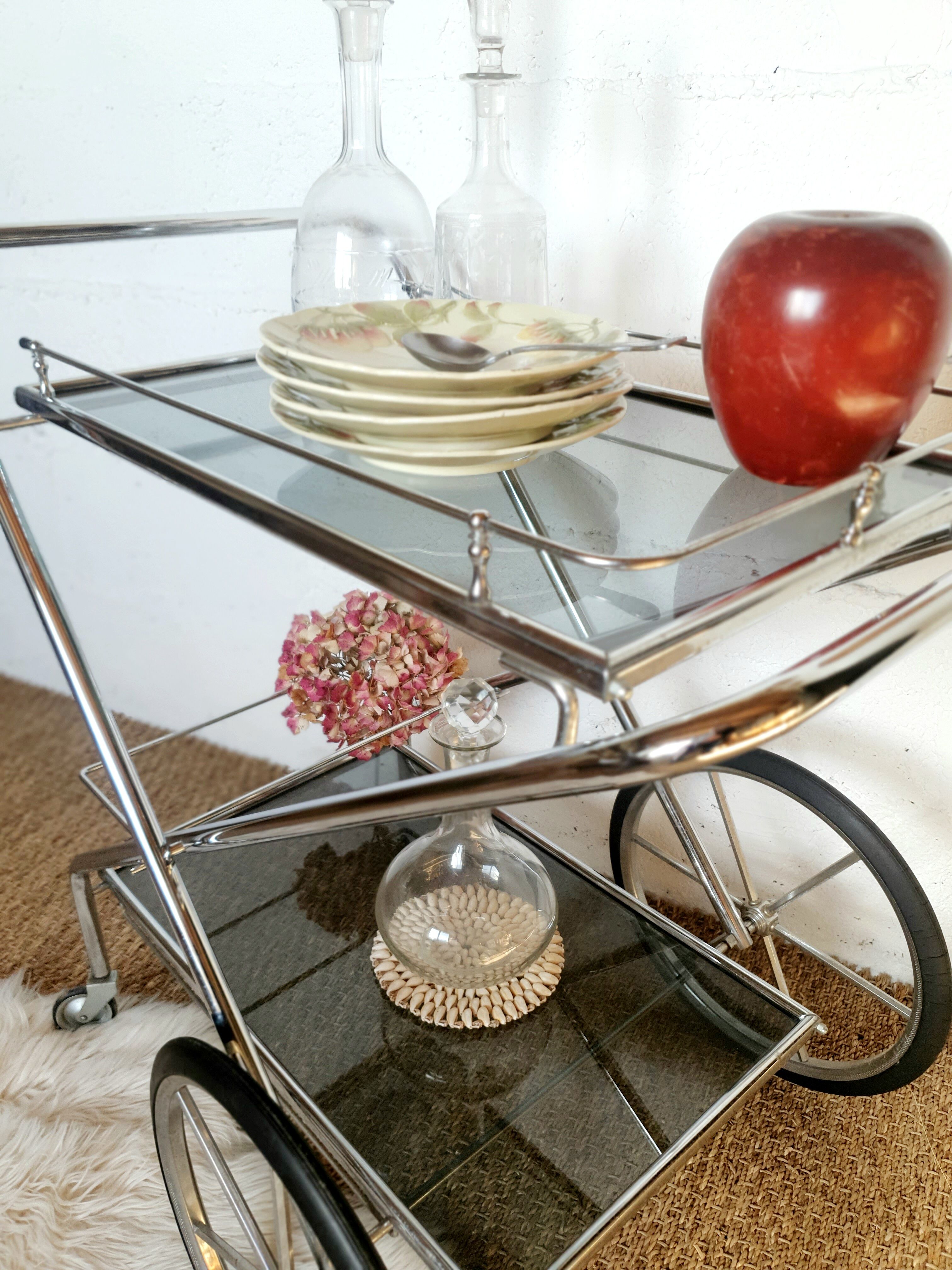 Rolling dessert / chrome bar and smoked glass