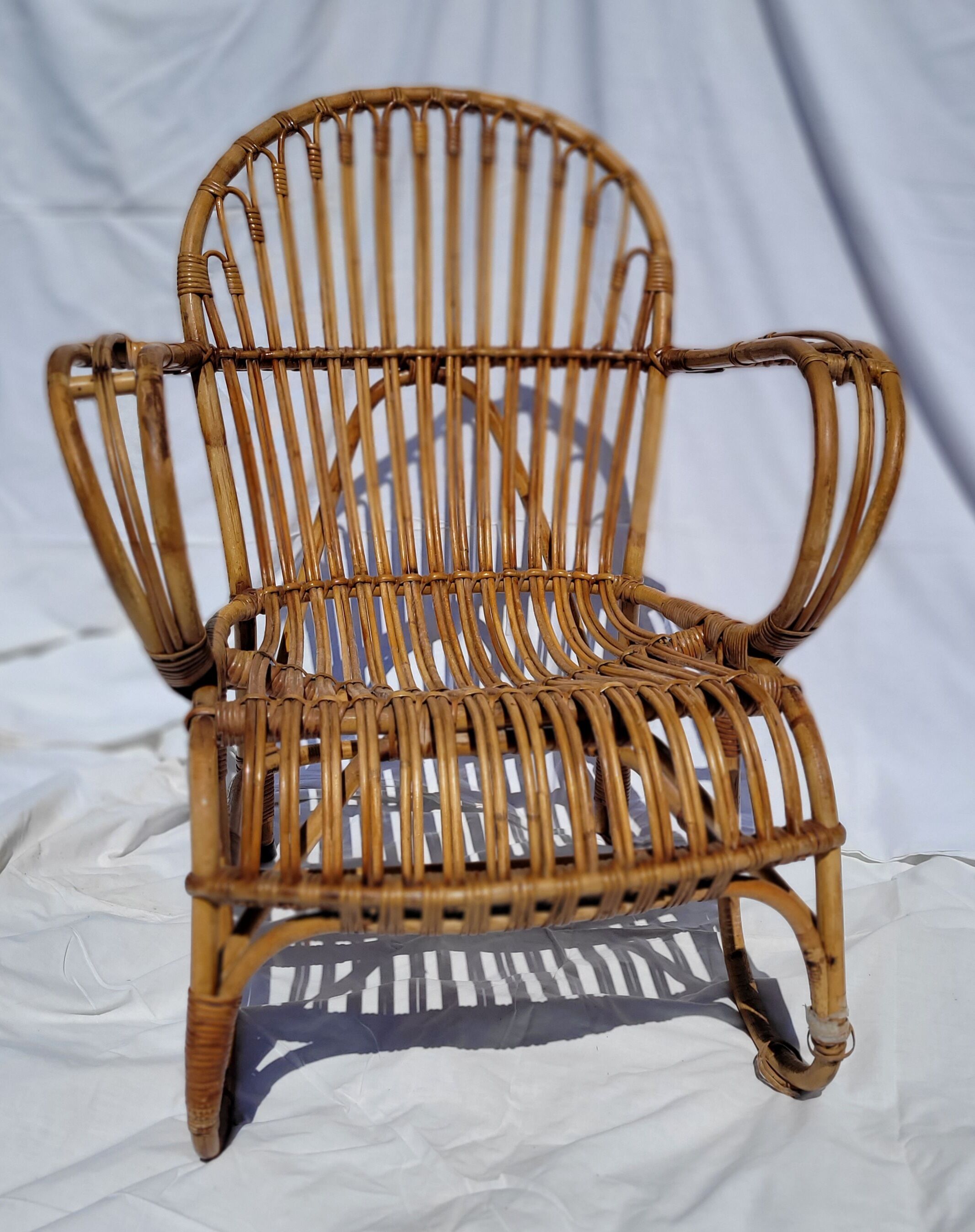Adult rattan armchair TBE
