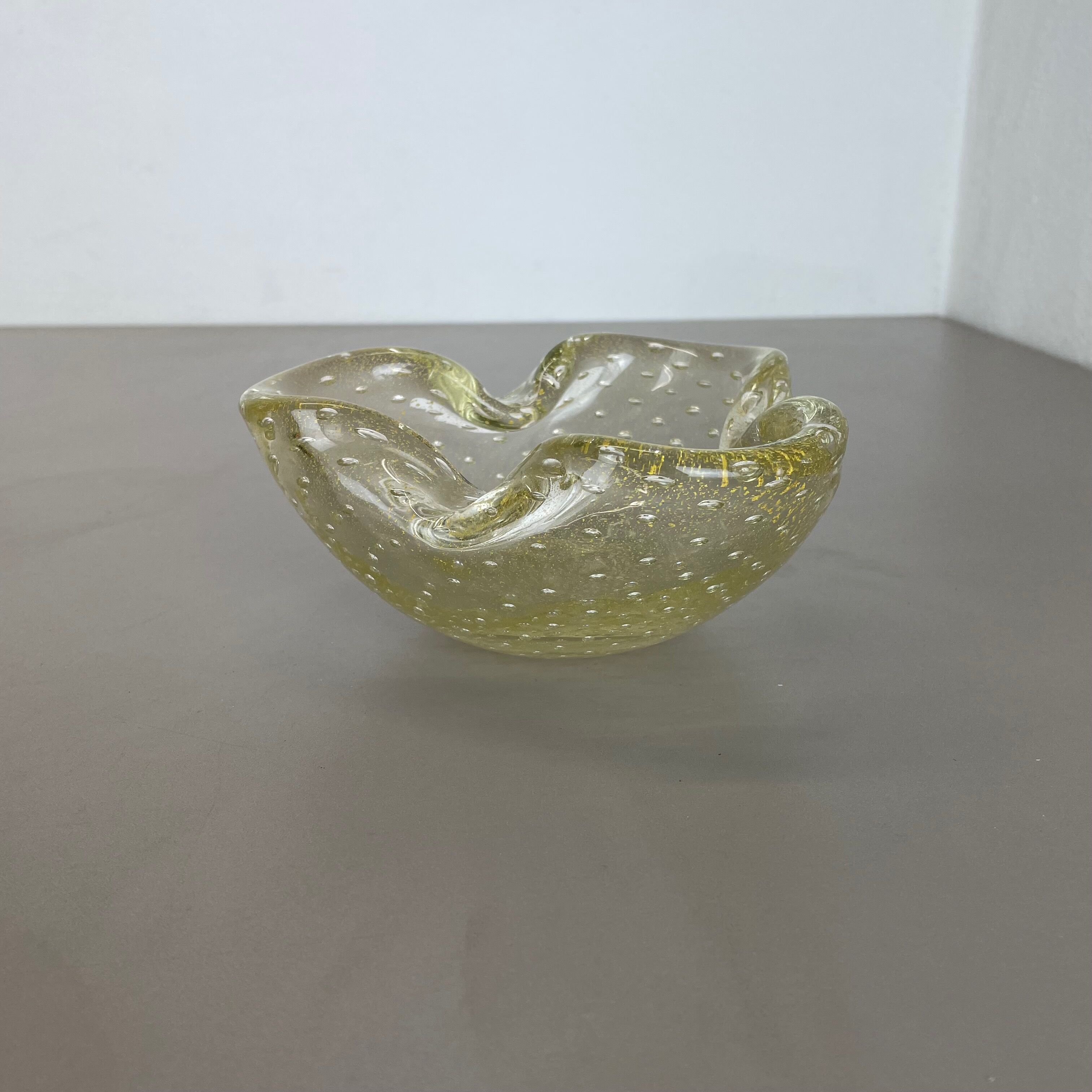 Murano Glass "Gold Dust Bubble" Bowl Element Shell Ashtray Murano, Italy, 1970s
